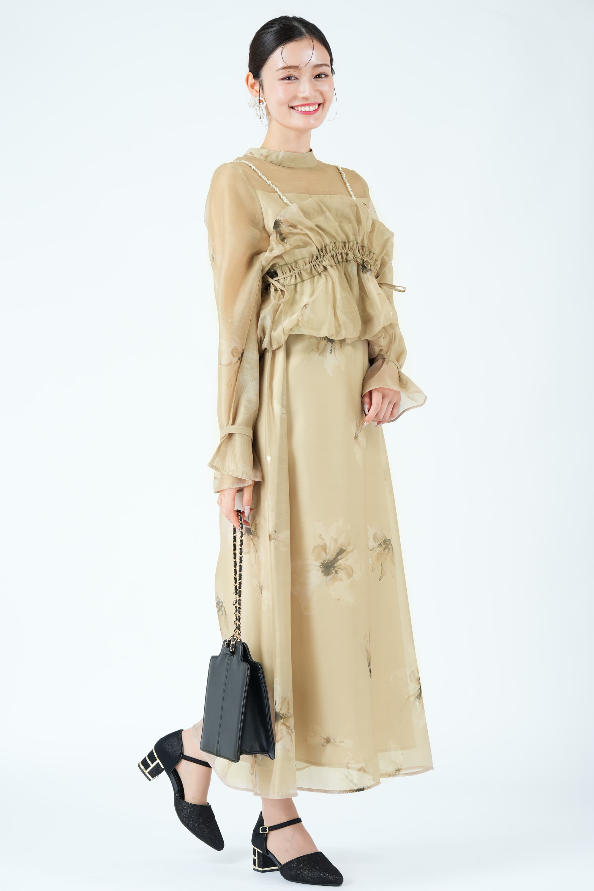willfully big flower print ドレス/パールネックレス付 WILLFULLY パールショルダー×箔フラワーベージュドレス (M) を