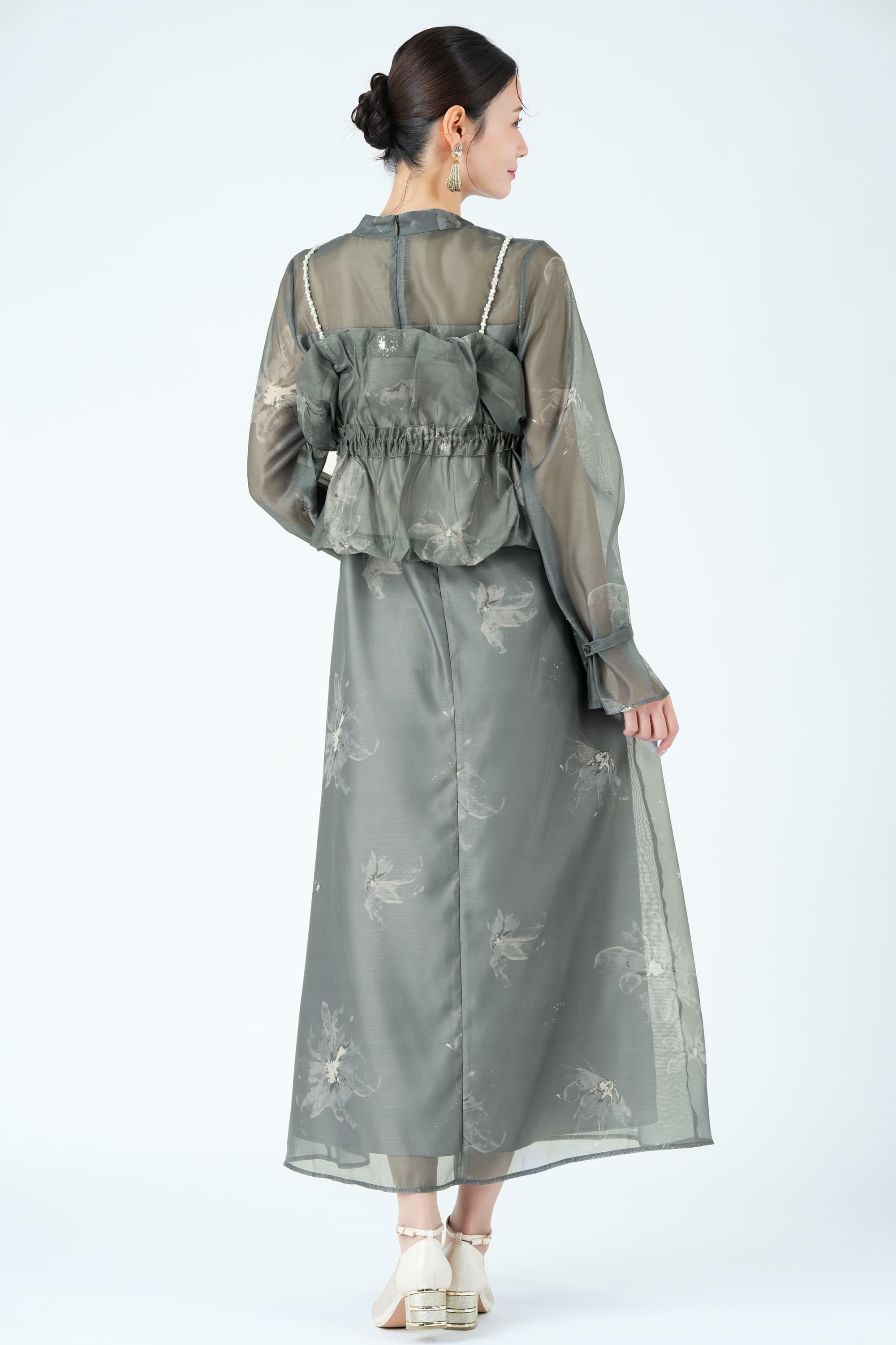 パールショルダー×フラワーグリーンドレス