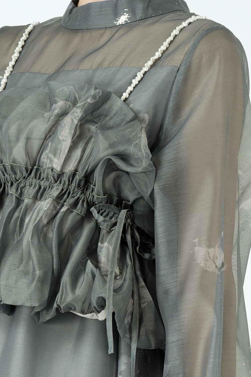 パールショルダー×フラワーグリーンドレス