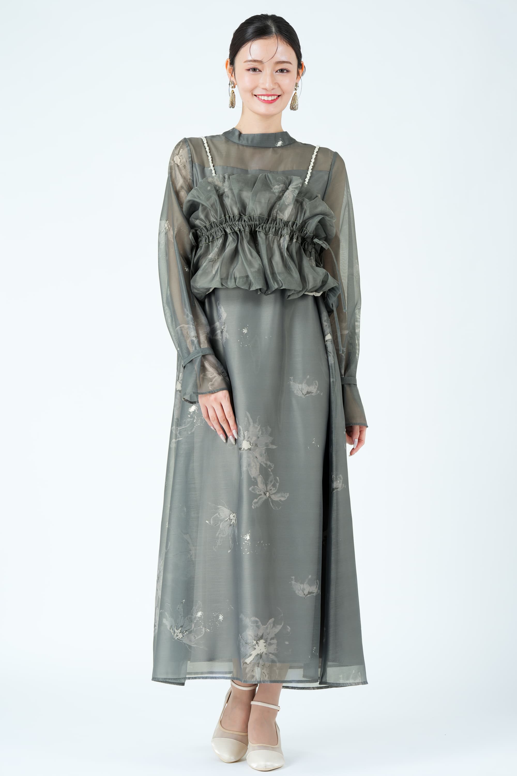 パールショルダー×フラワーグリーンドレス