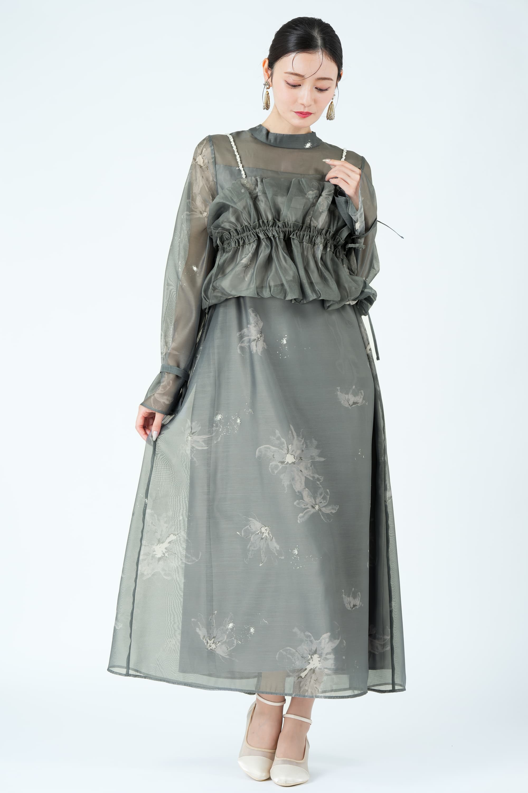 パールショルダー×フラワーグリーンドレス