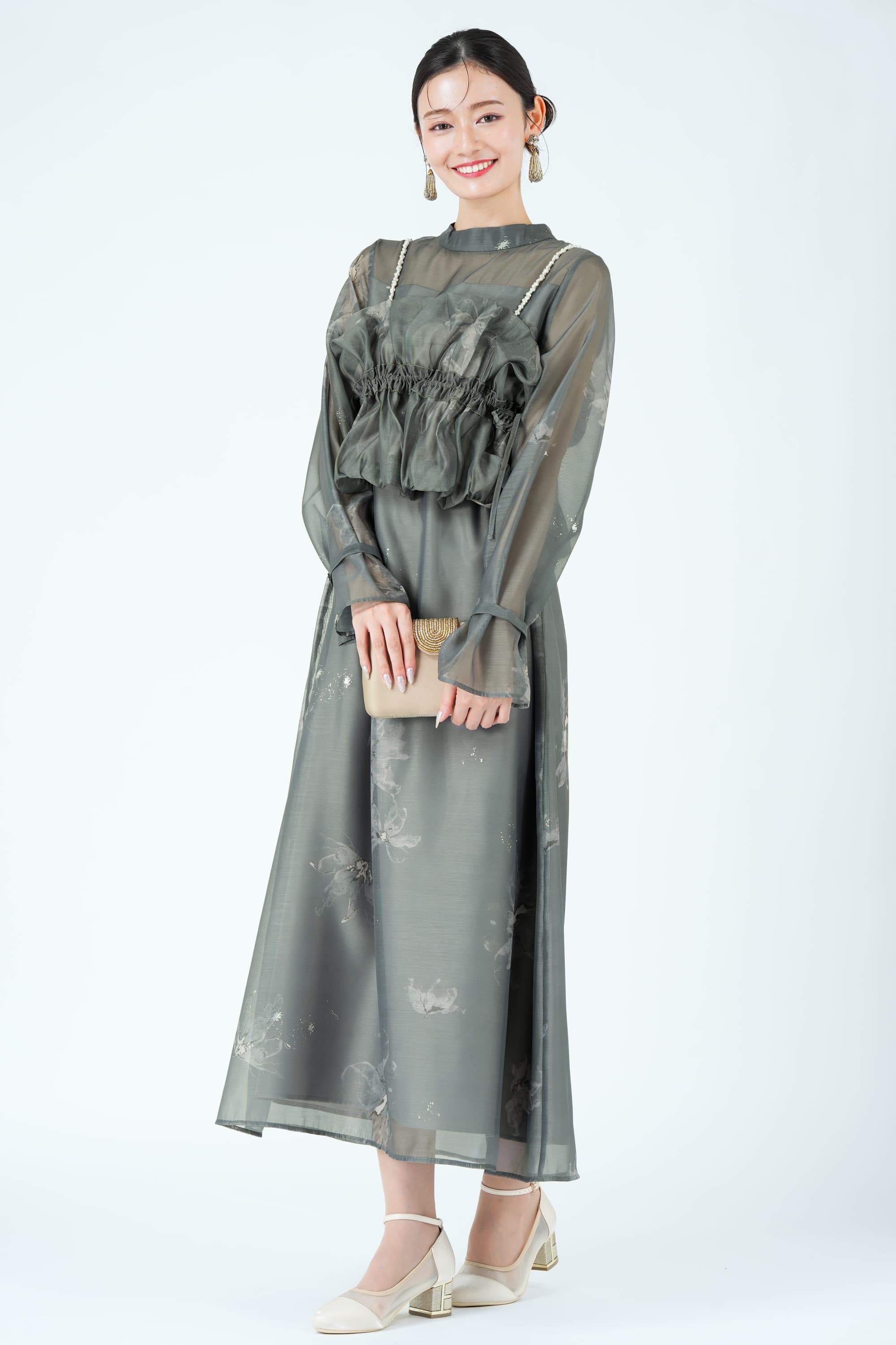 パールショルダー×フラワーグリーンドレス