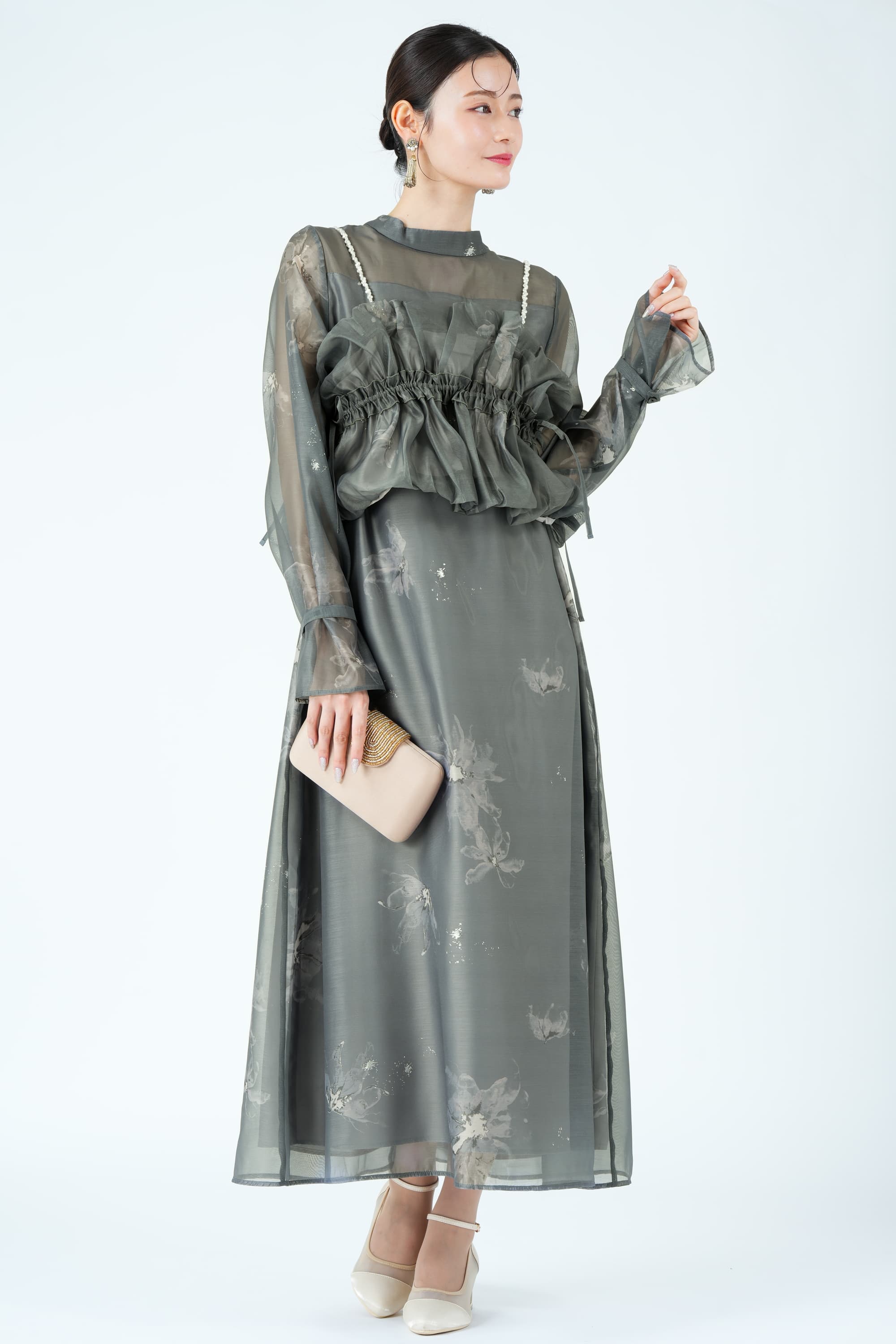 パールショルダー×フラワーグリーンドレス