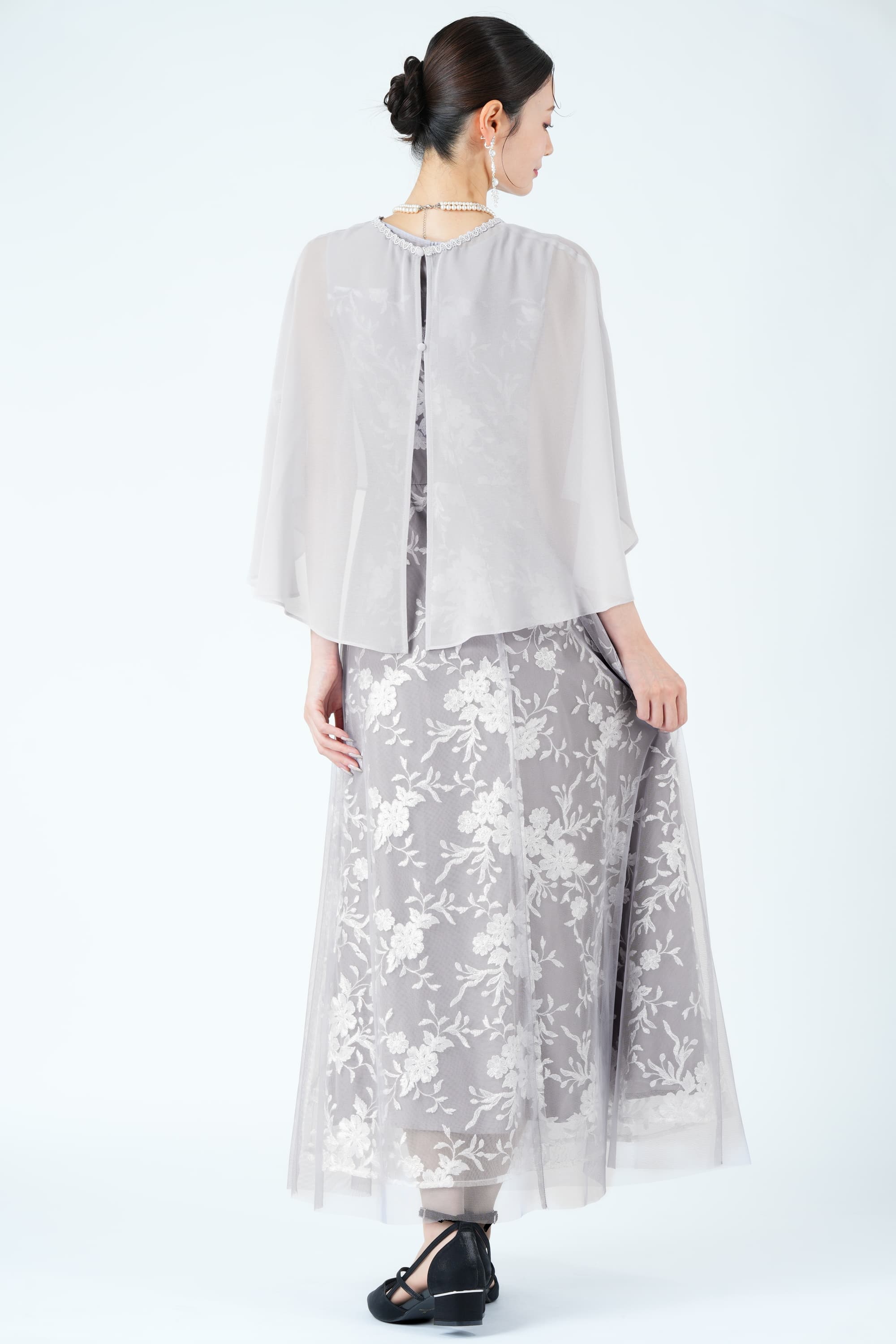 エレガント刺繍ケープライトグレードレス