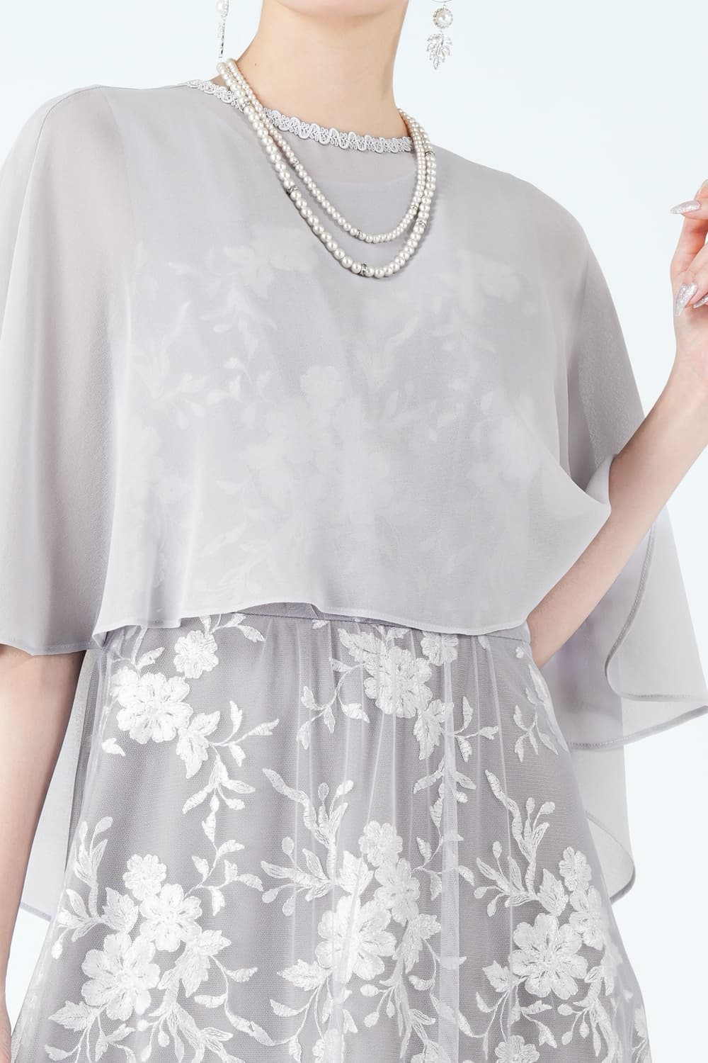 エレガント刺繍ケープライトグレードレス