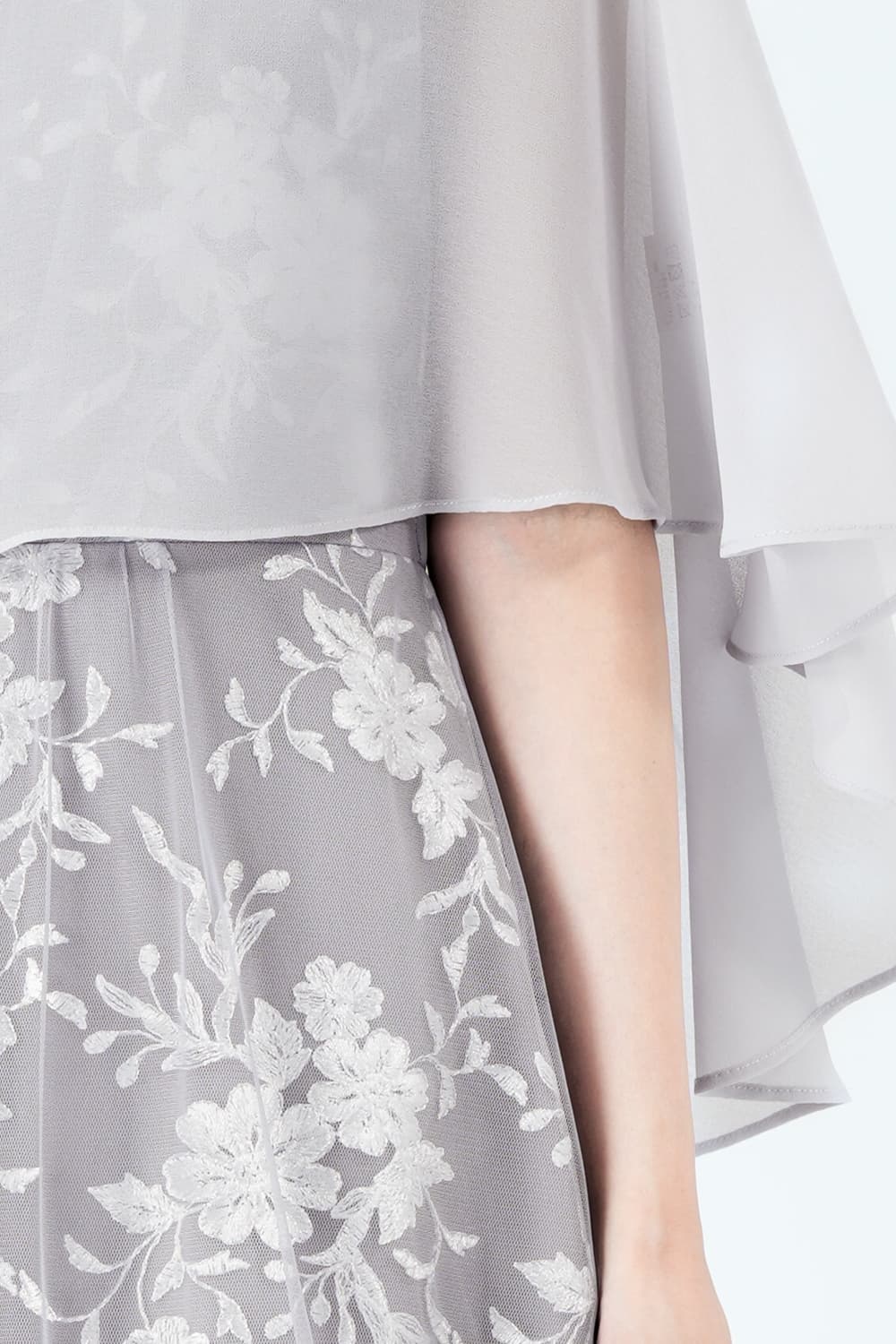 エレガント刺繍ケープライトグレードレス