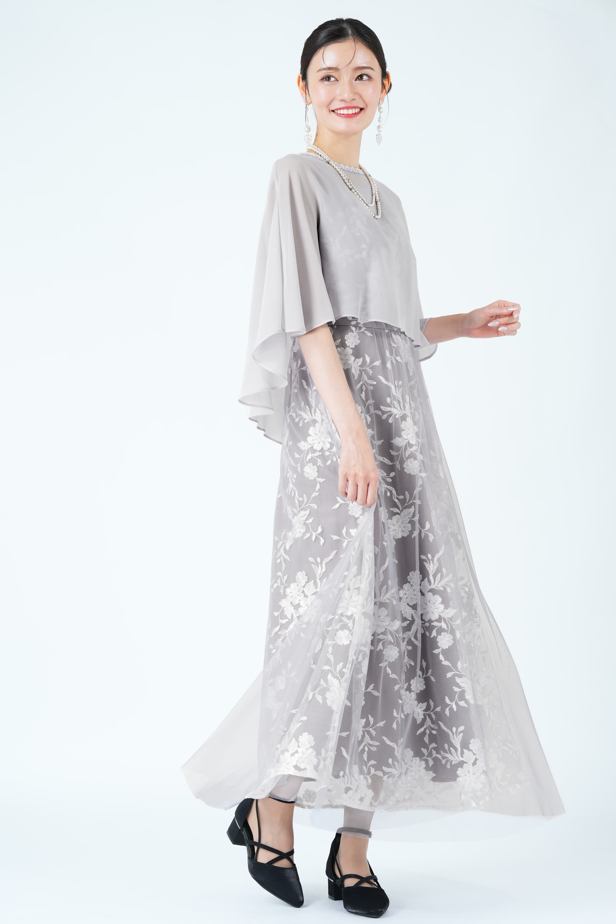 エレガント刺繍ケープライトグレードレス