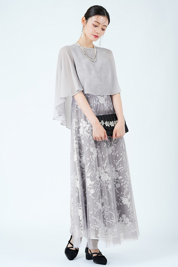 サテン調チャンキーヒールブラックパンプス