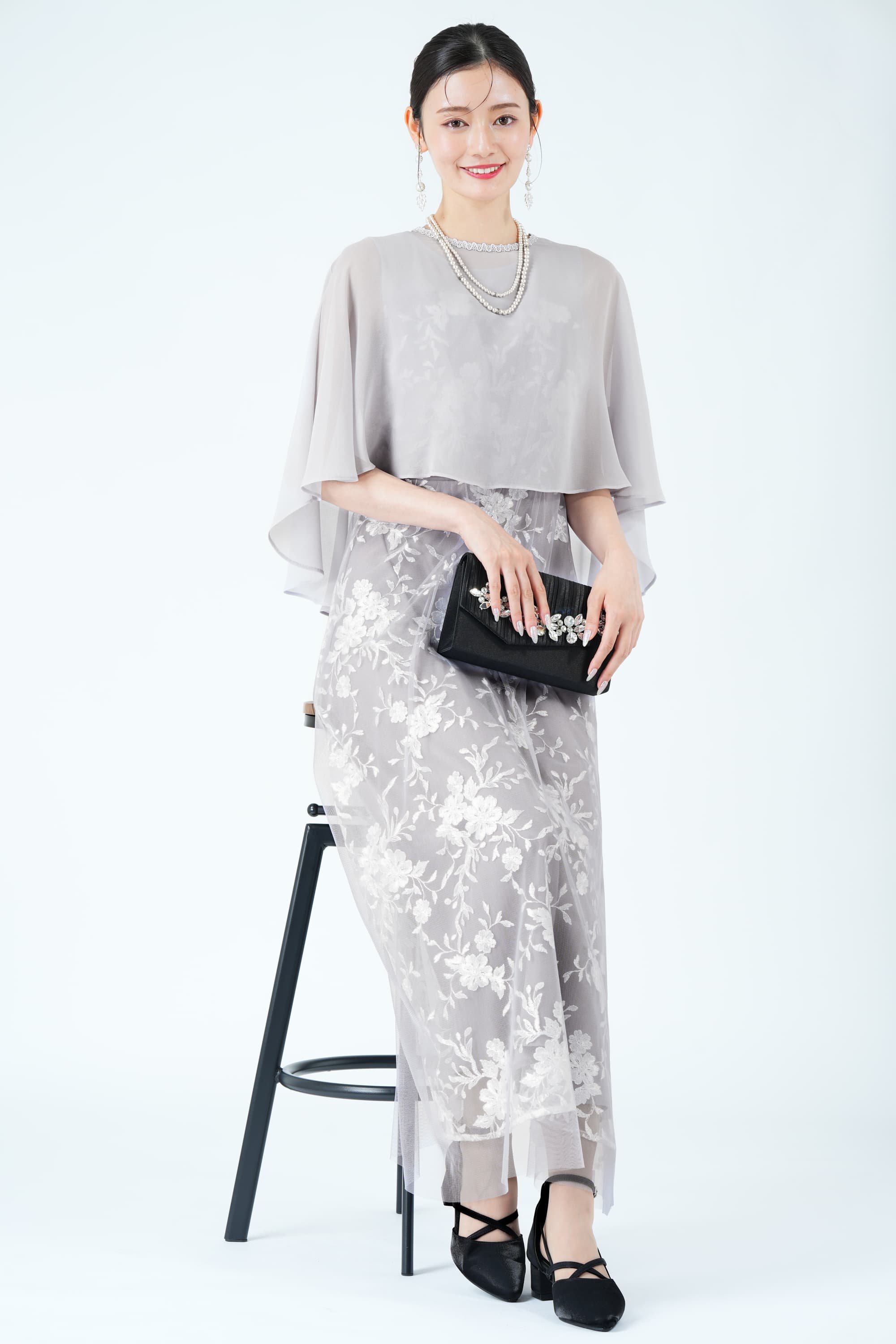 エレガント刺繍ケープライトグレードレス