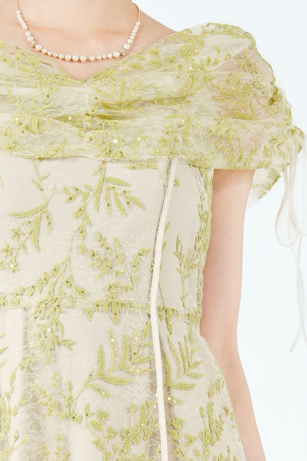 シークイン花モチーフライムグリーンドレス