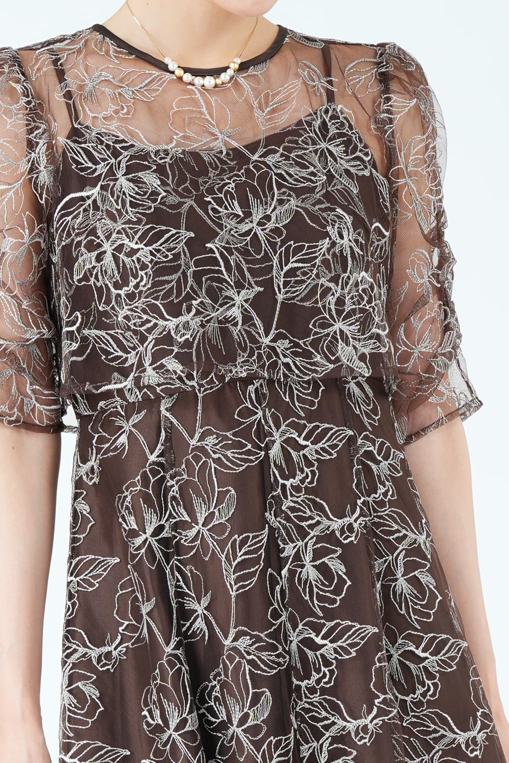 レイヤードフローラル刺繍ブラウンドレス
