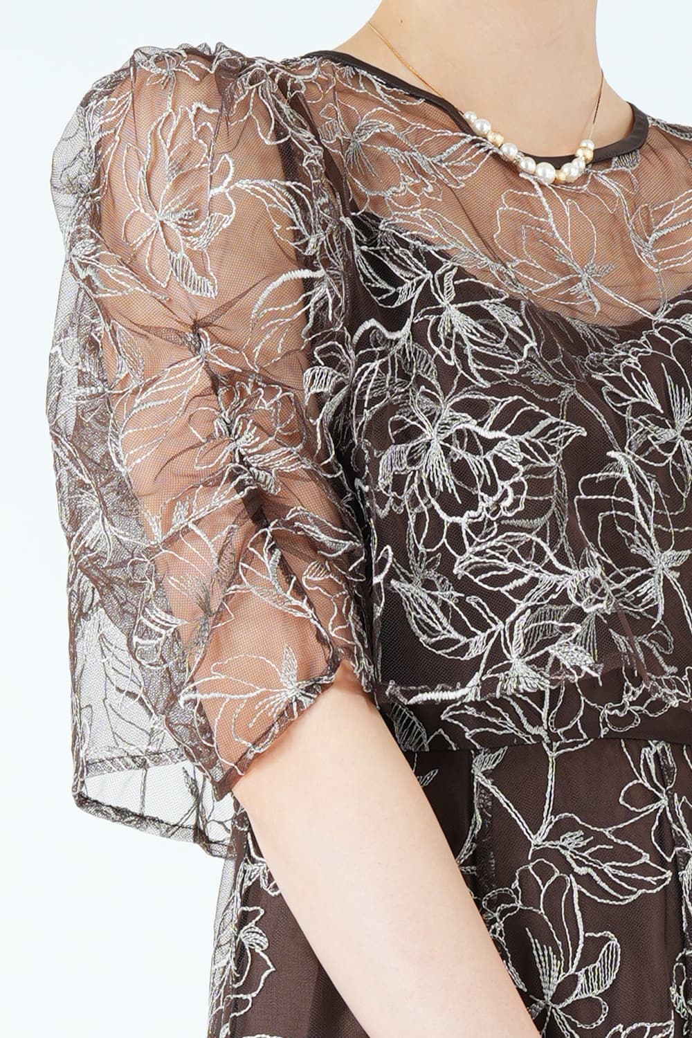 レイヤードフローラル刺繍ブラウンドレス