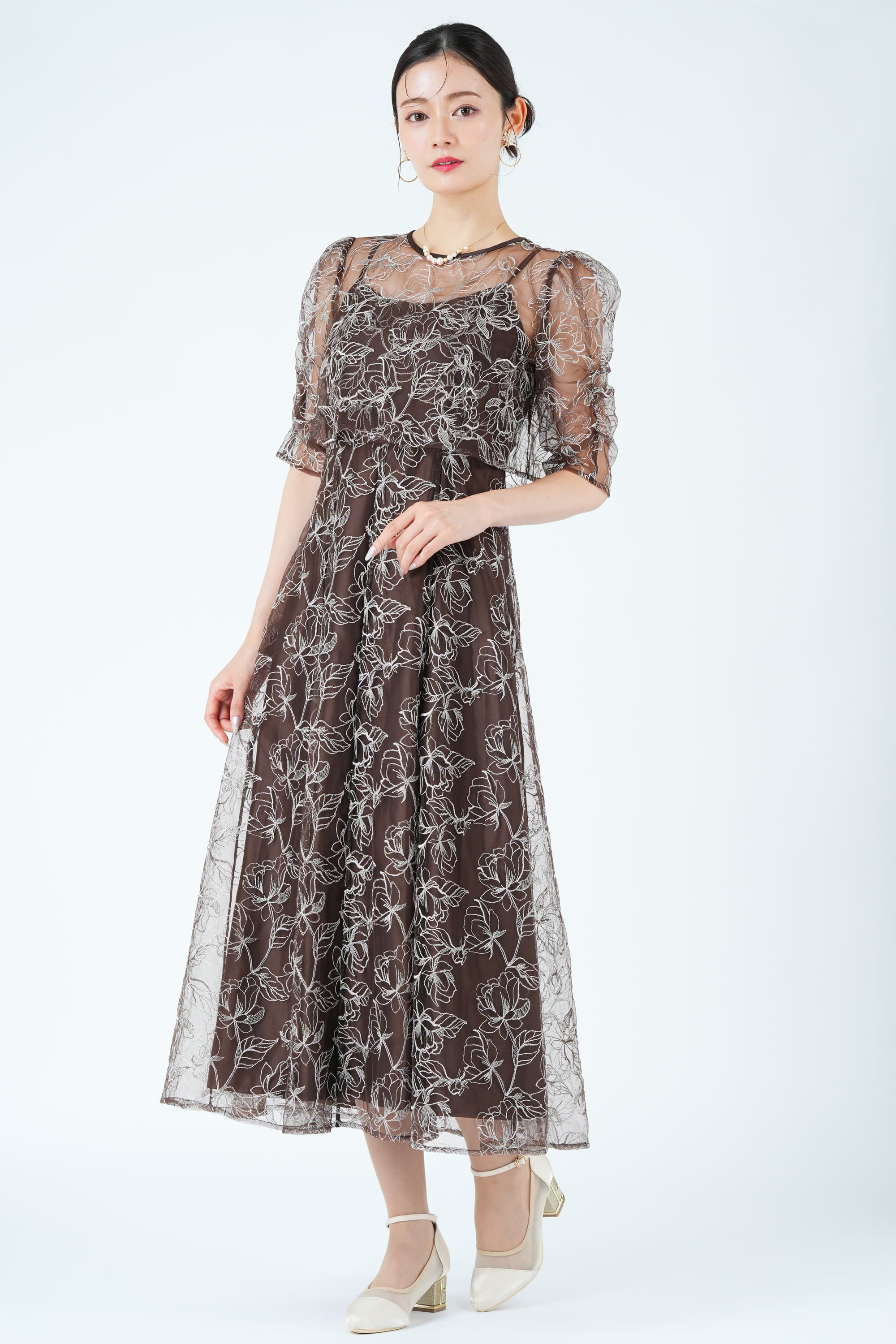 レイヤードフローラル刺繍ブラウンドレス