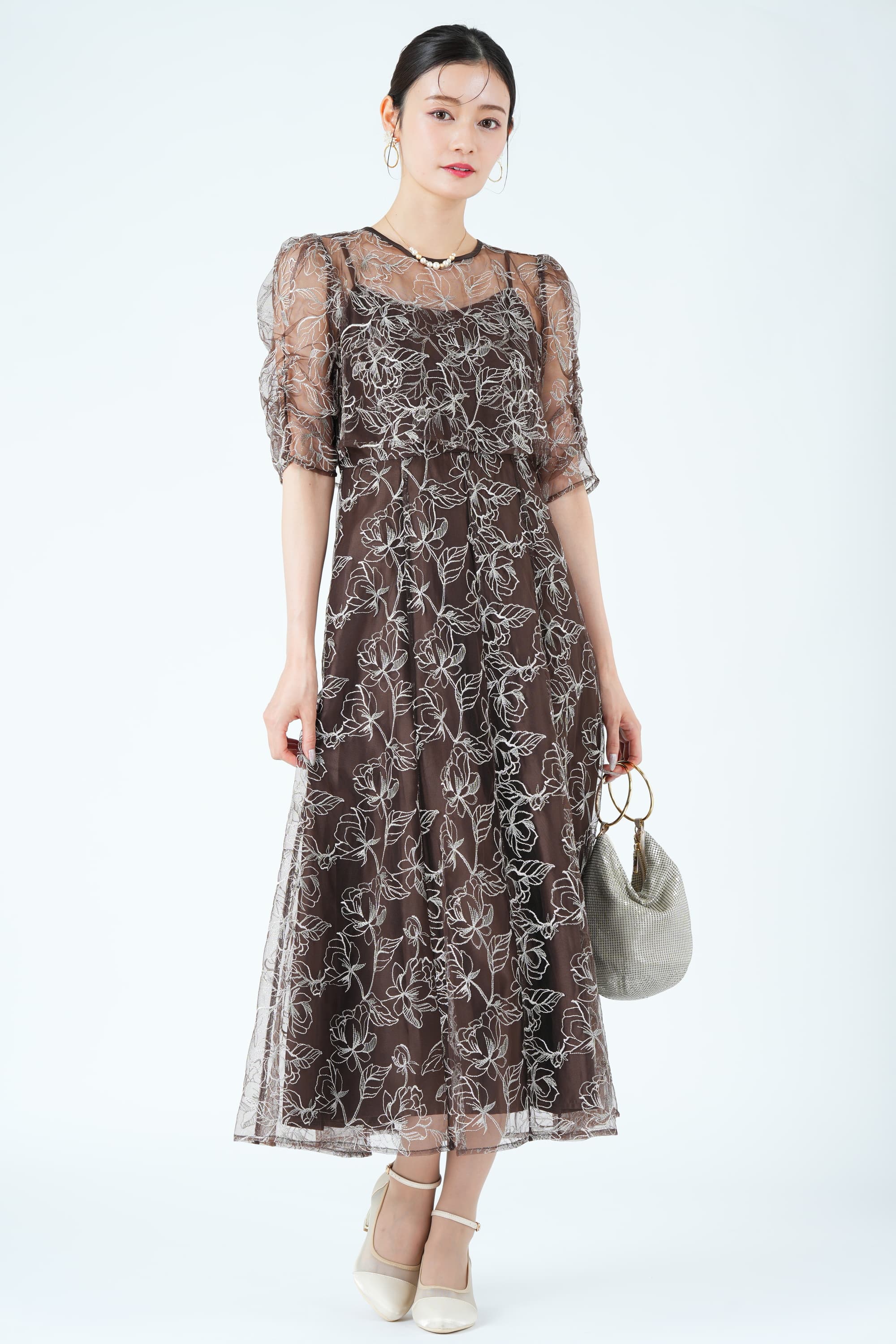 レイヤードフローラル刺繍ブラウンドレス