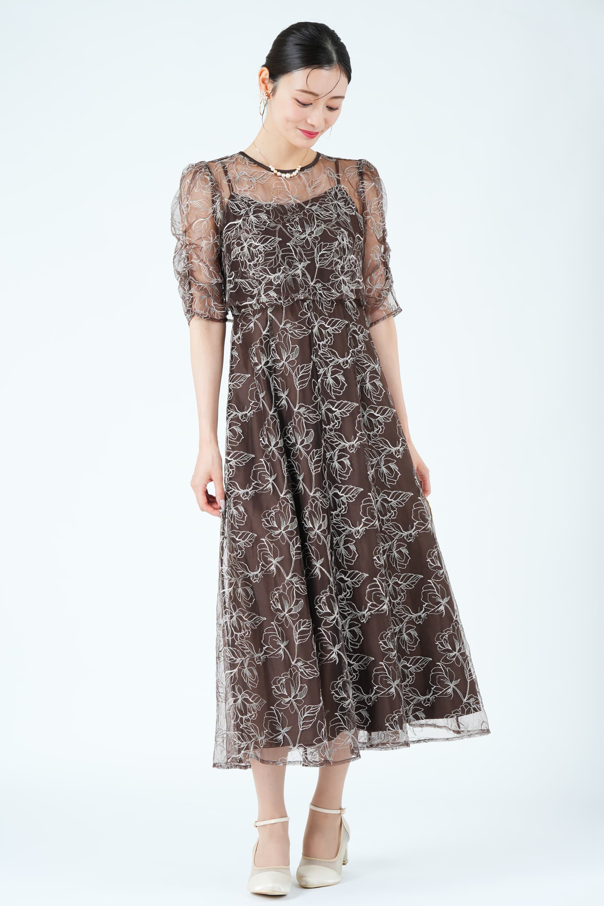 レイヤードフローラル刺繍ブラウンドレス