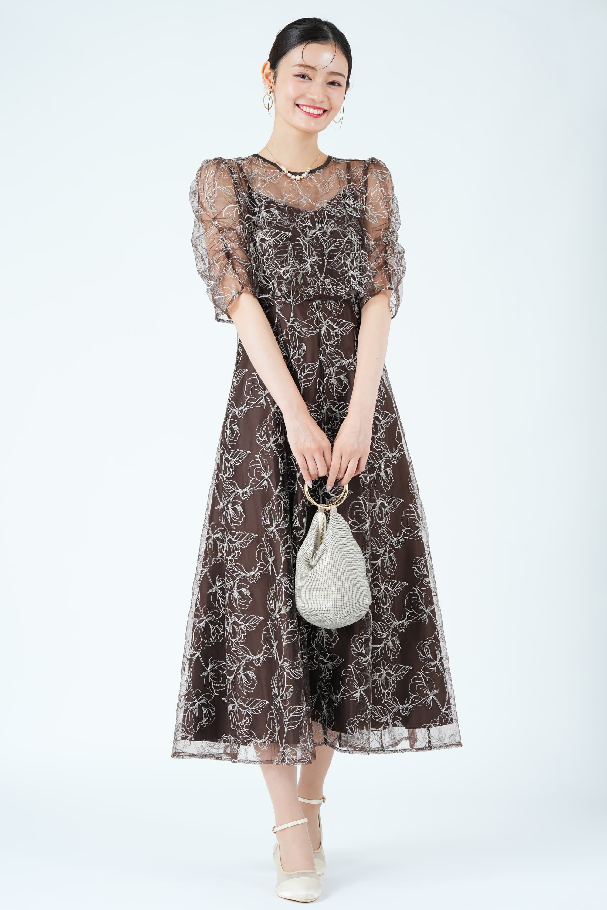 Hermoso luxe レイヤードフローラル刺繍ブラウンドレス (S) をレンタル