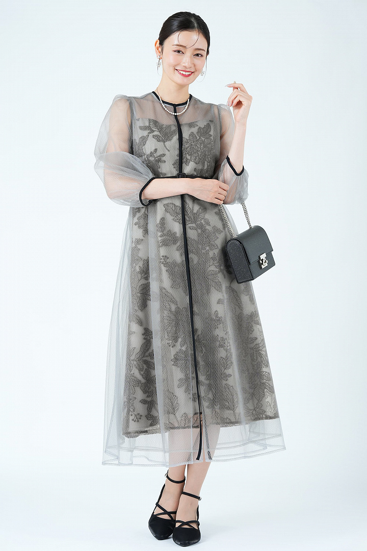 サテン調チャンキーヒールブラックパンプス