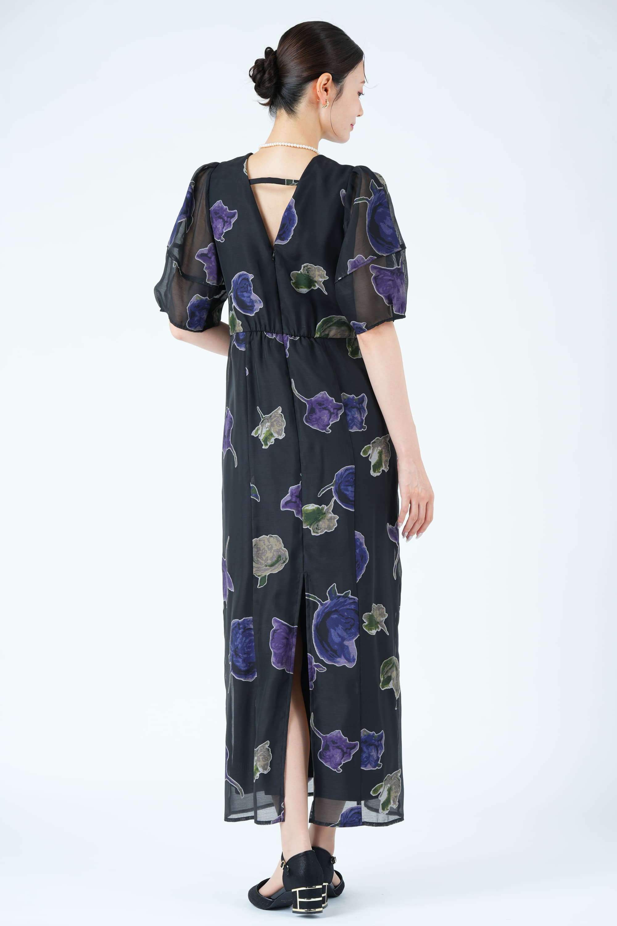 オパール薔薇モチーフブラックドレス