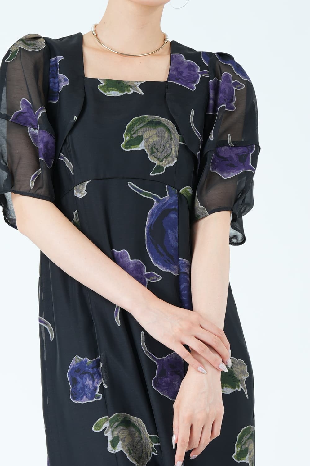 オパール薔薇モチーフブラックドレス