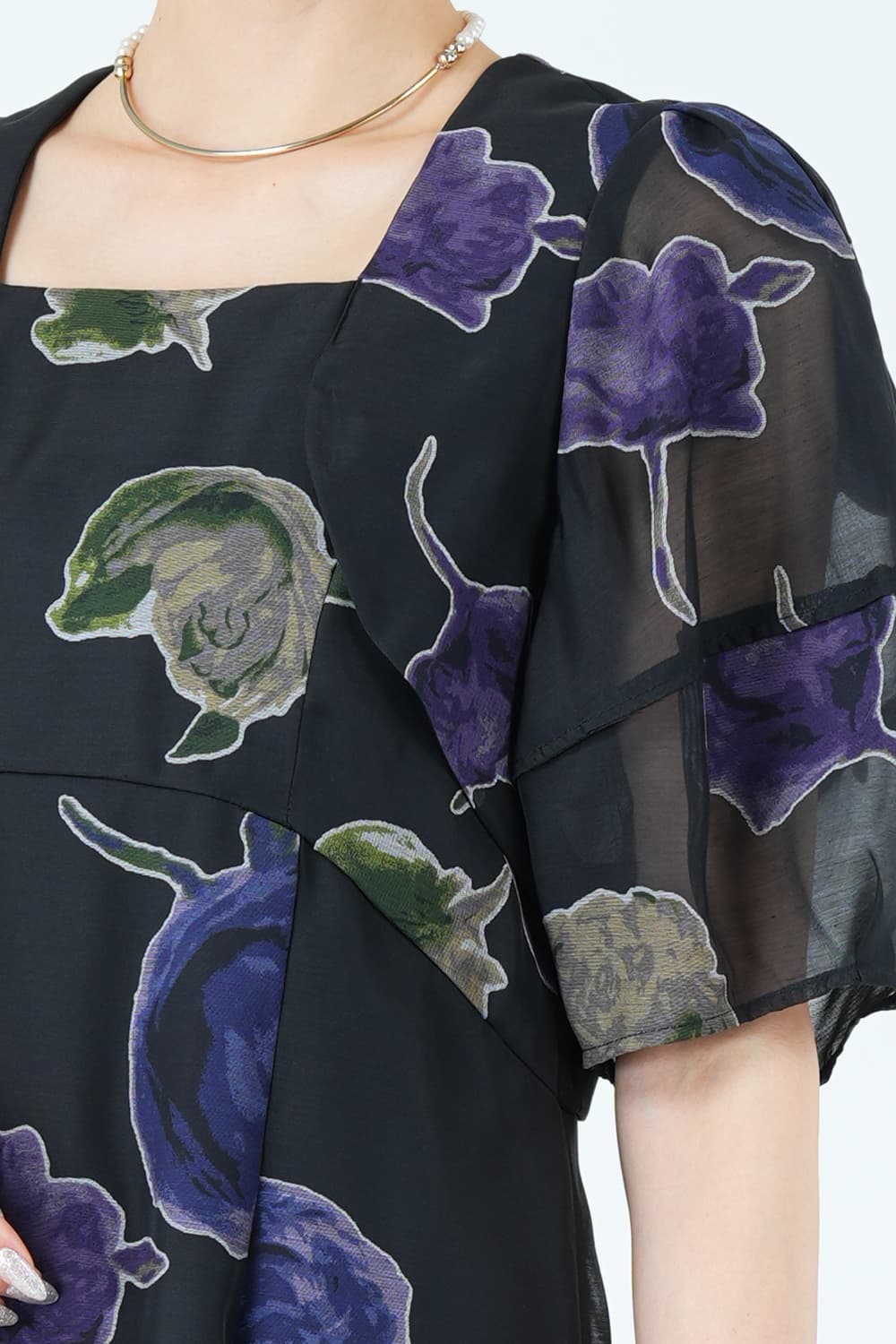 オパール薔薇モチーフブラックドレス