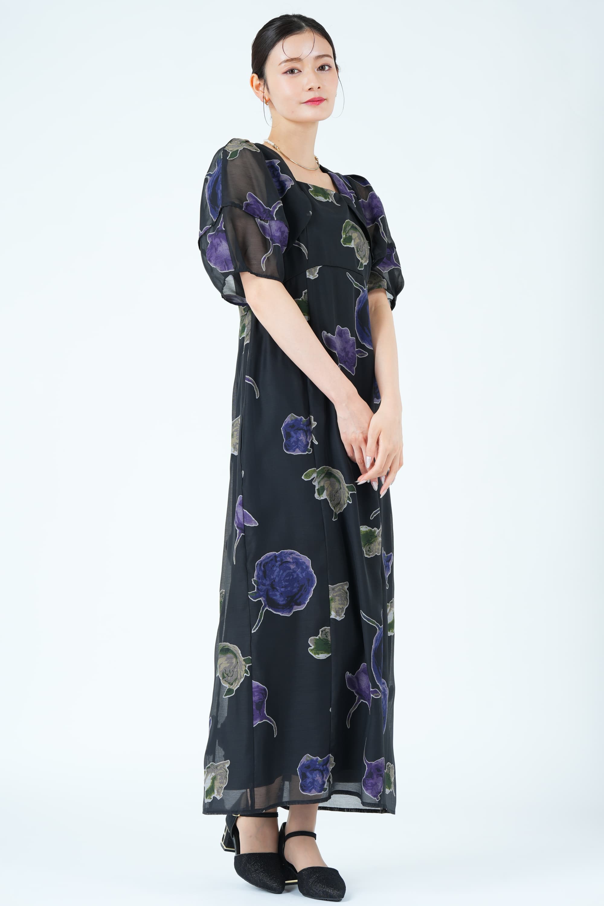 オパール薔薇モチーフブラックドレス