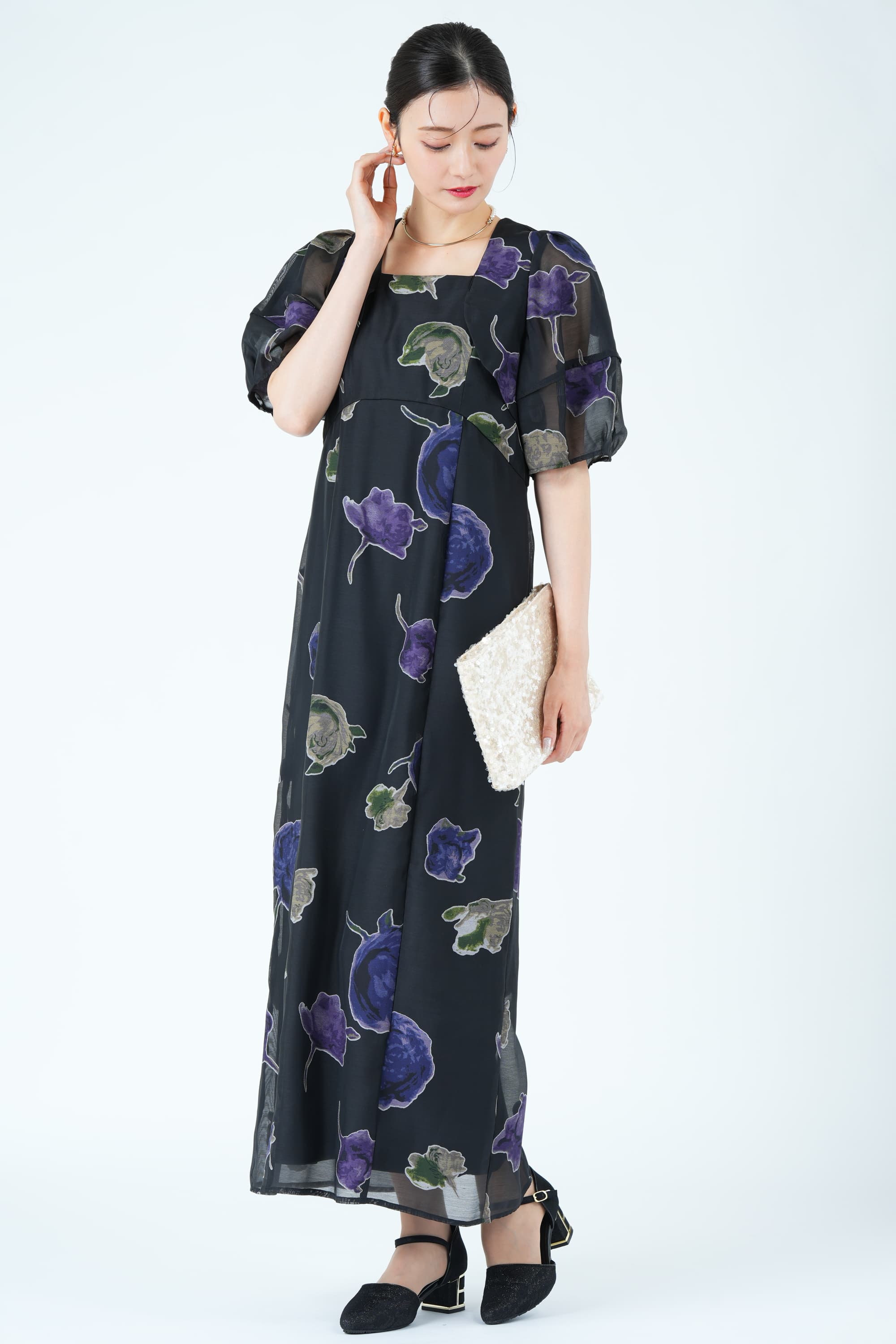 オパール薔薇モチーフブラックドレス