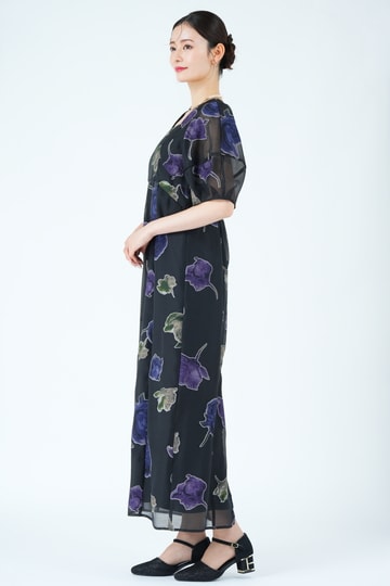 オパール薔薇モチーフブラックドレス
