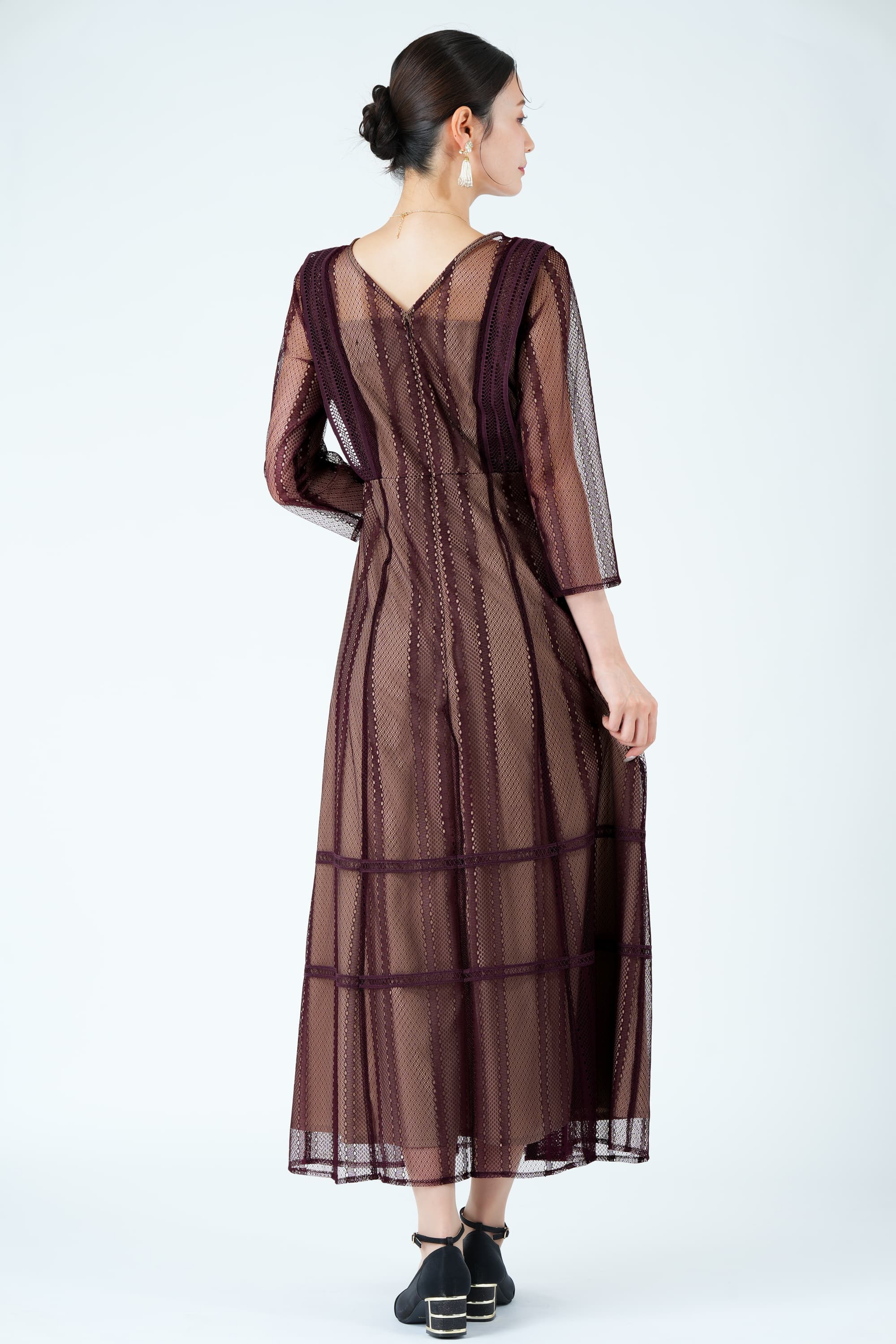 ジオメトリック柄レースボルドードレス