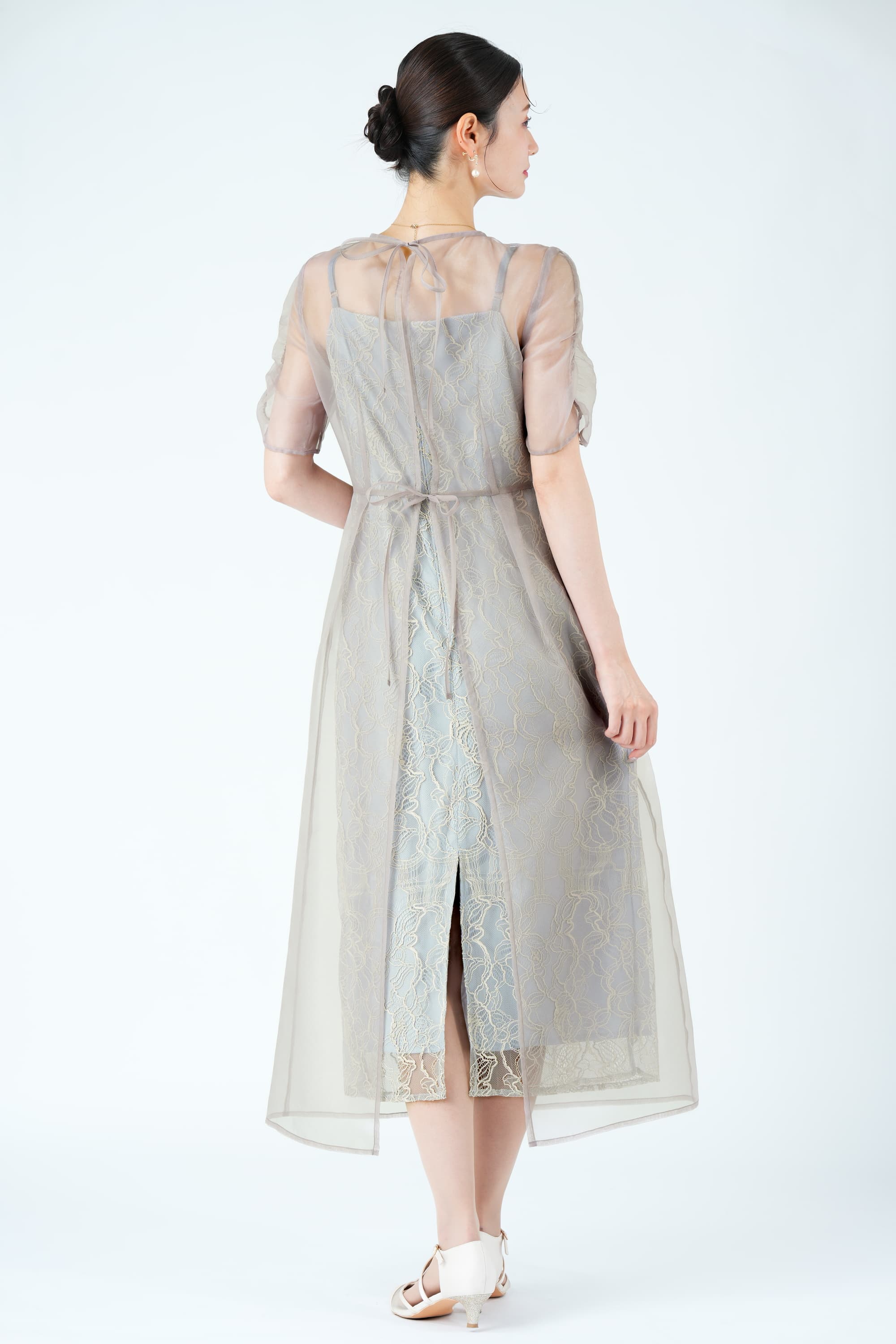 配色レース×オーガンジーエプロングレージュドレス