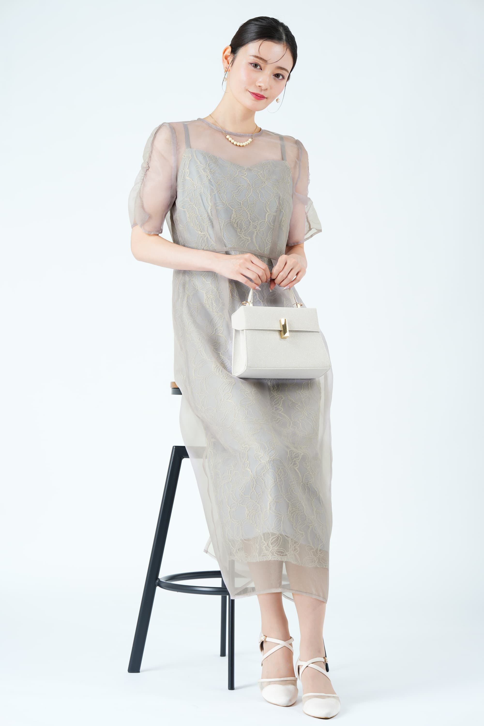 配色レース×オーガンジーエプロングレージュドレス