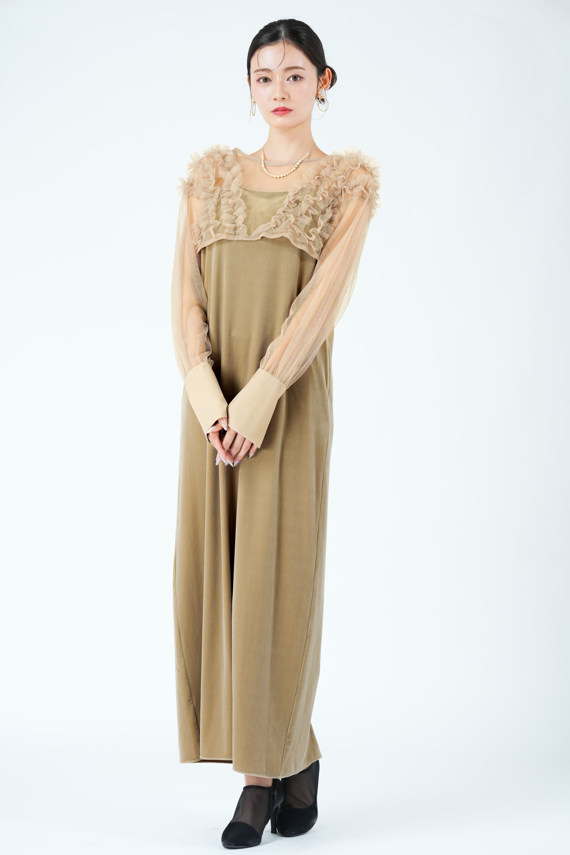 エアリーチュール×ベロアベージュドレス