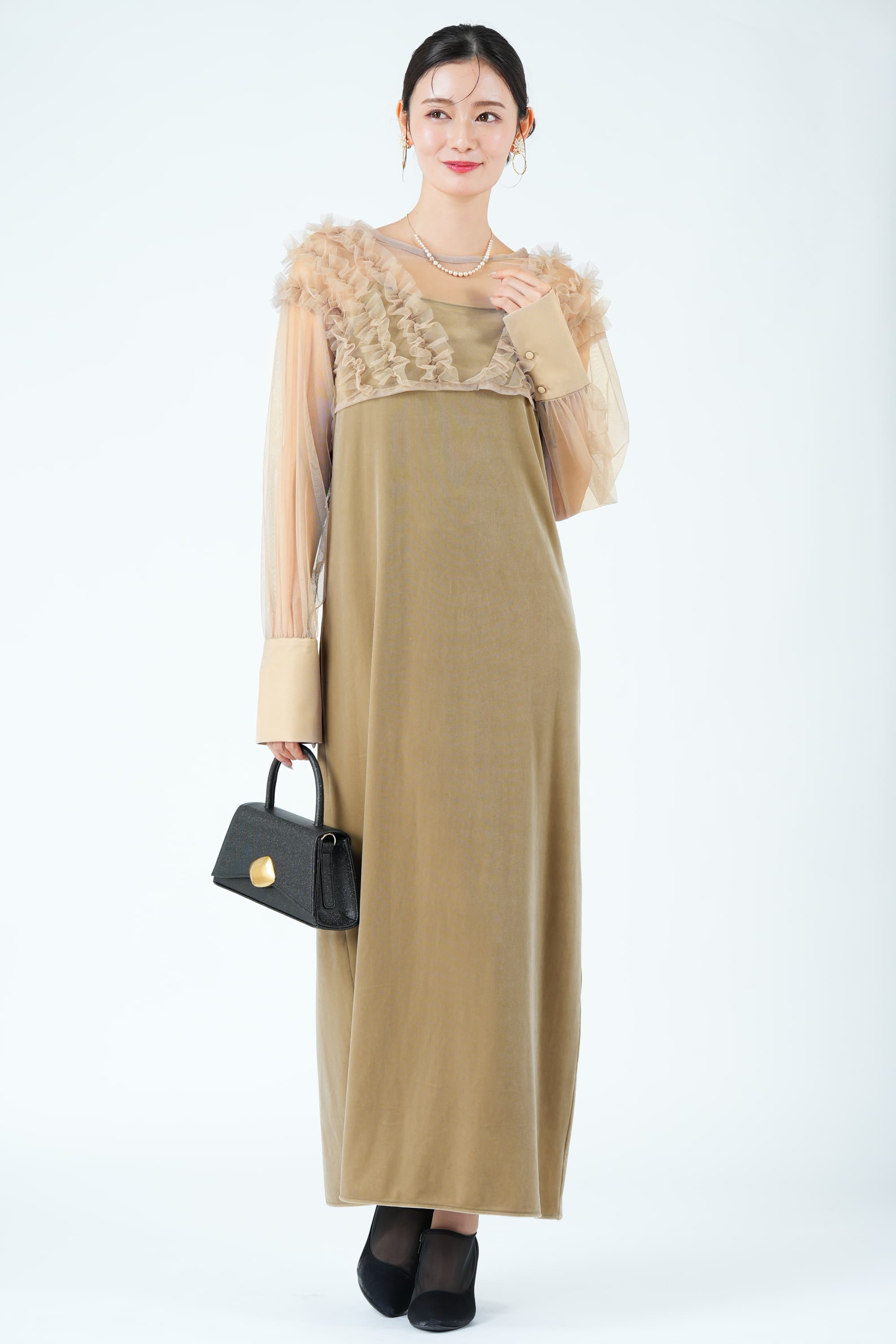 エアリーチュール×ベロアベージュドレス