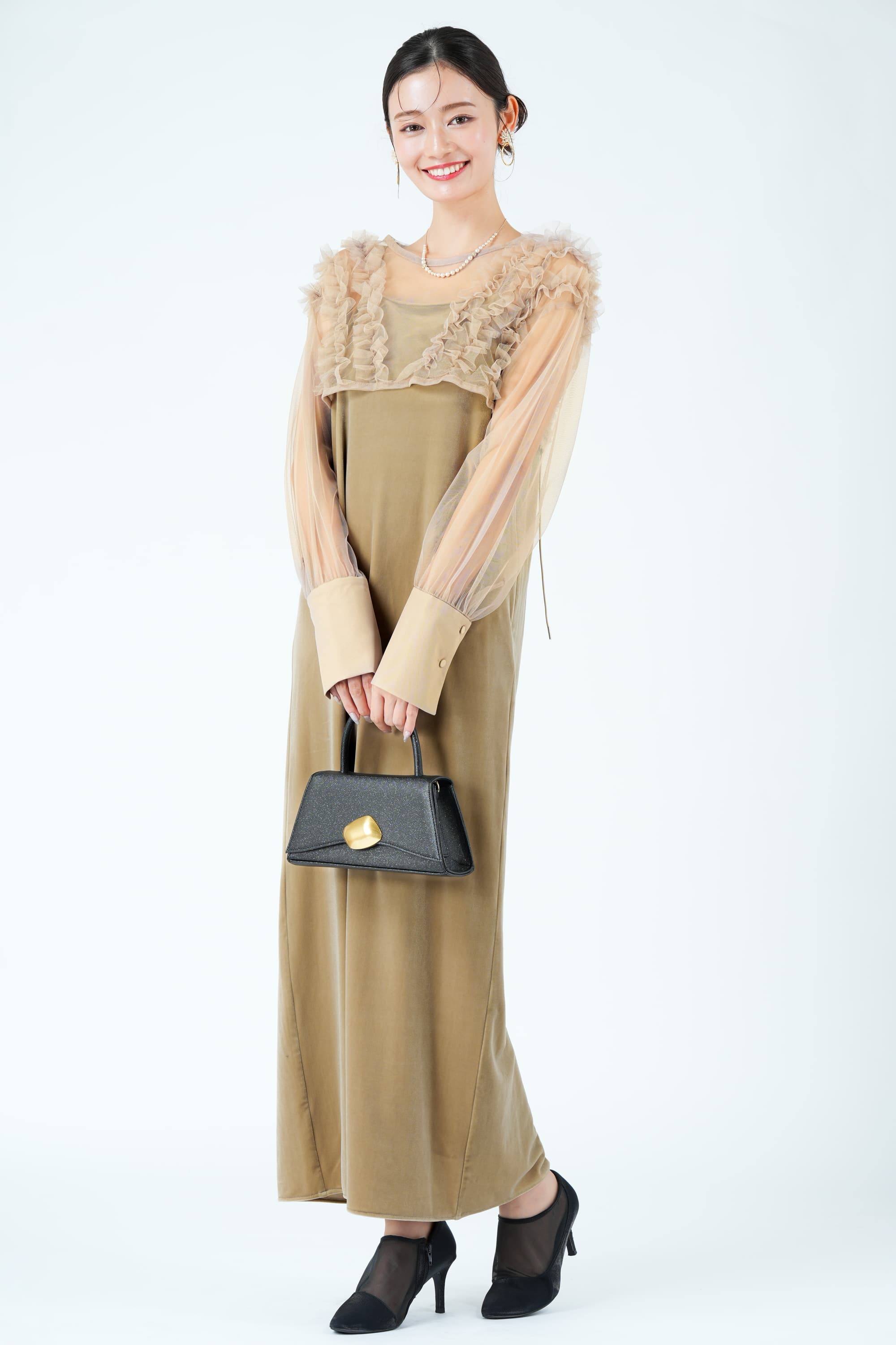 エアリーチュール×ベロアベージュドレス