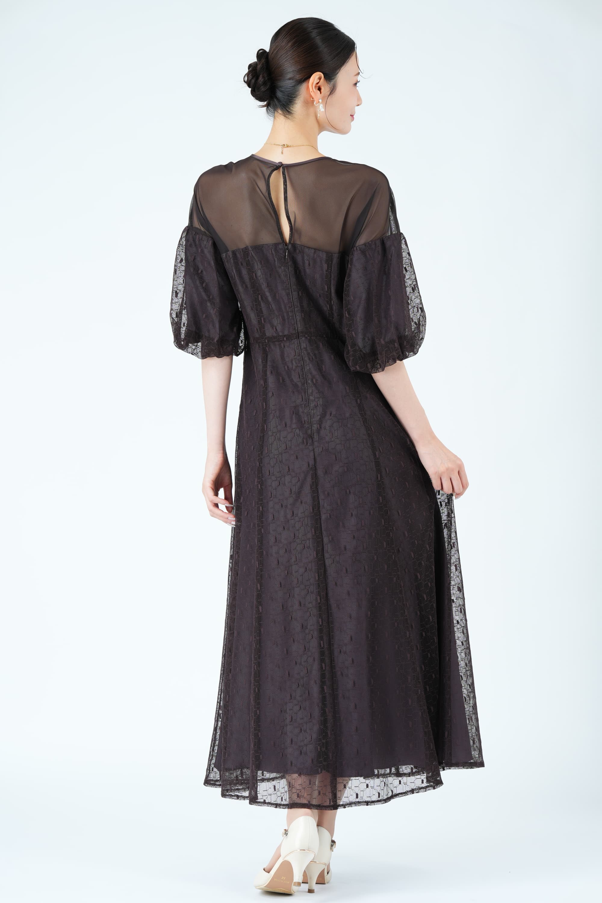 幾何学レース×パフスリーブブラウンドレス