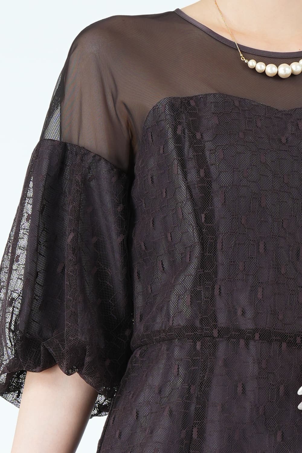 幾何学レース×パフスリーブブラウンドレス