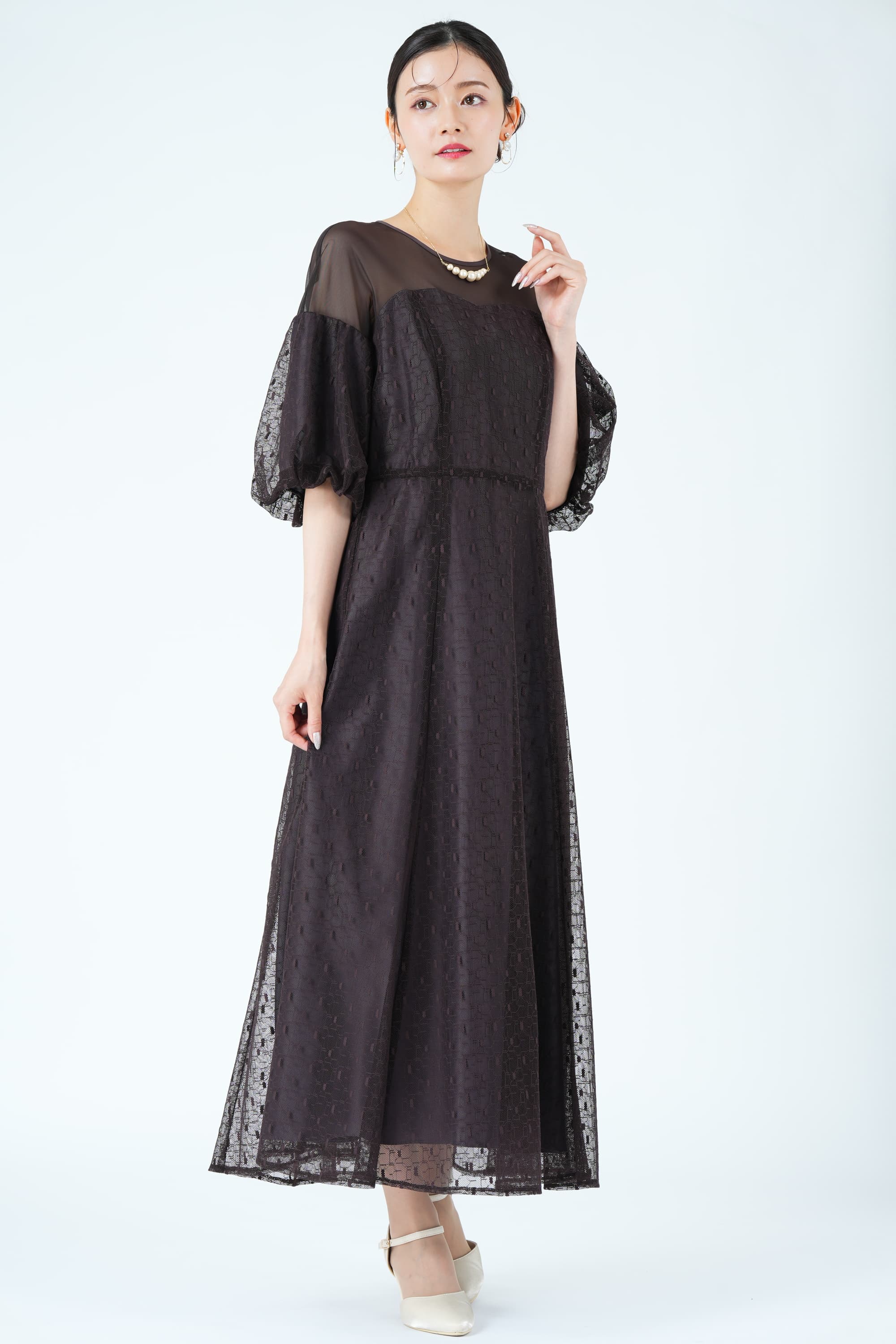 幾何学レース×パフスリーブブラウンドレス
