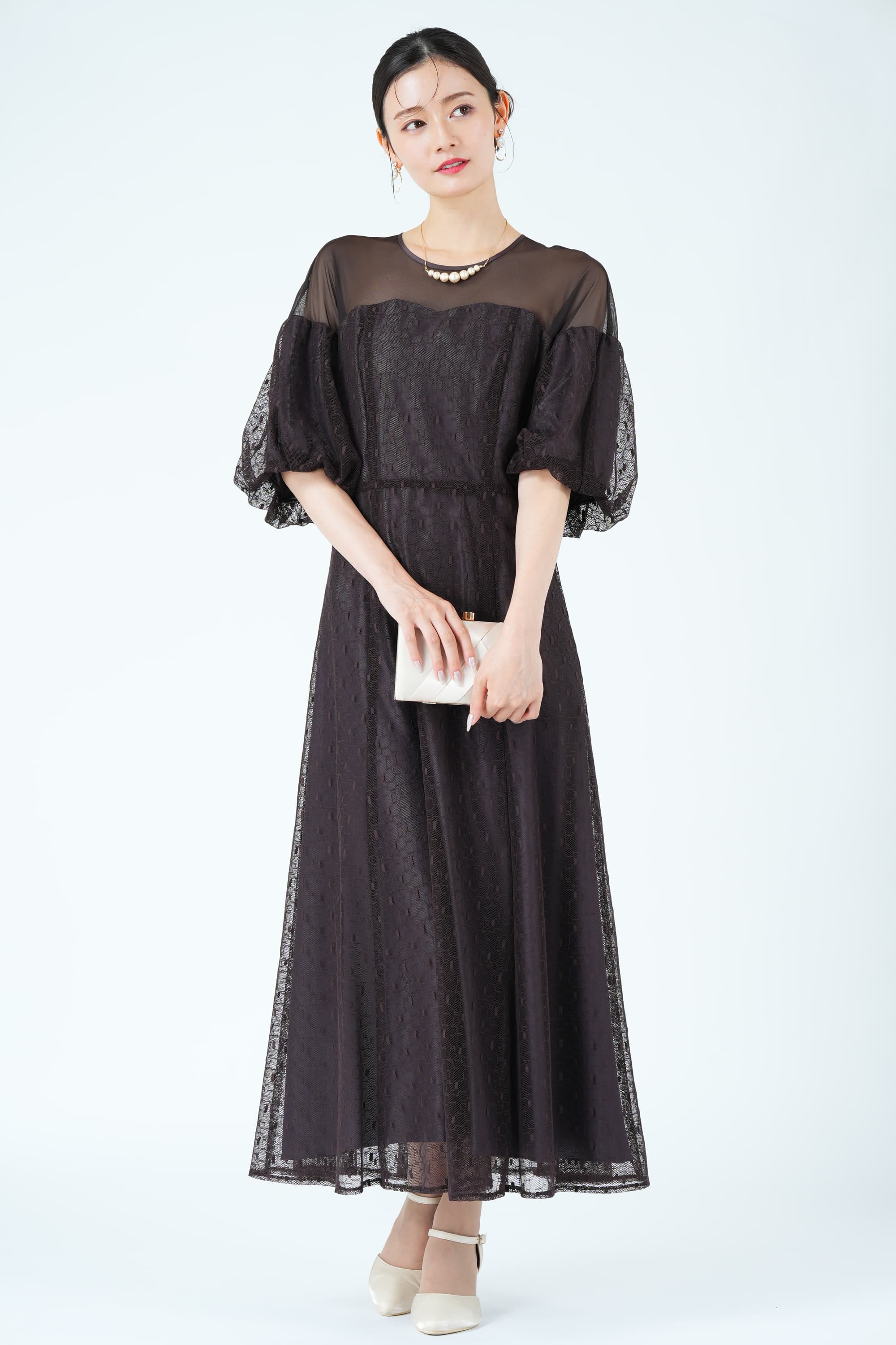 幾何学レース×パフスリーブブラウンドレス