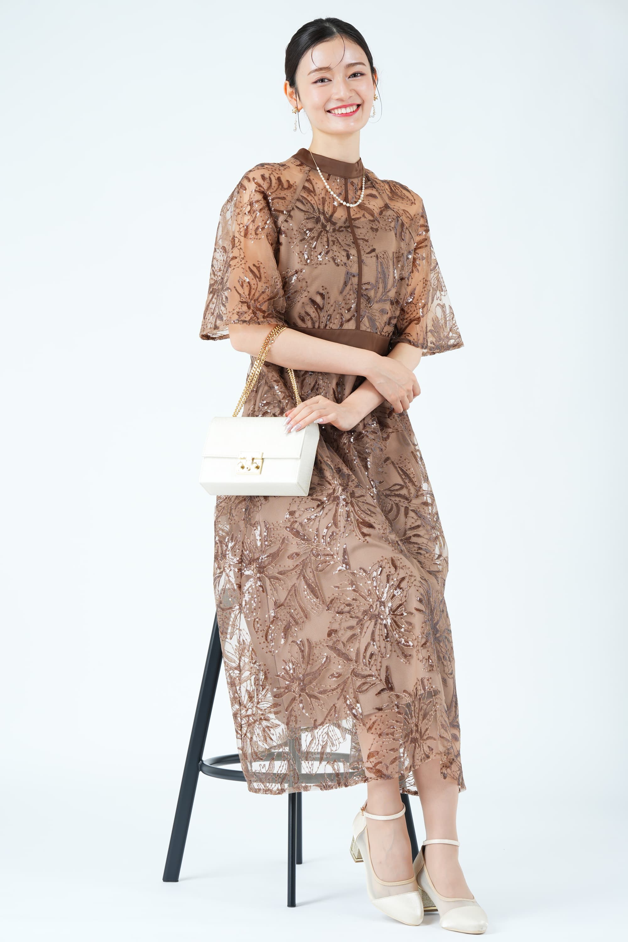 LEJA フラワー刺繍スパンコールブラウンドレス (S) をレンタル