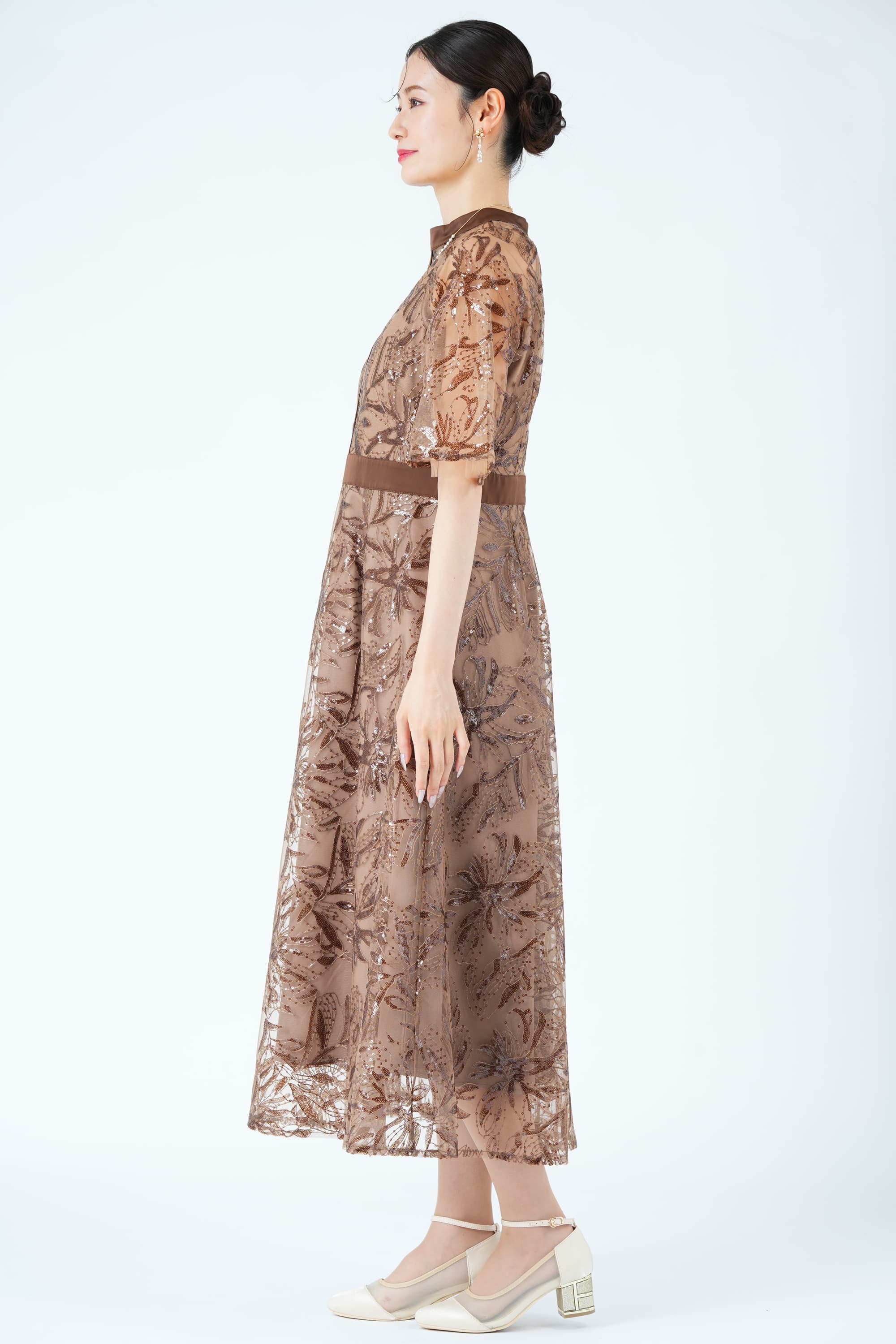 LEJA フラワー刺繍スパンコールブラウンドレス (S) をレンタル - 結婚