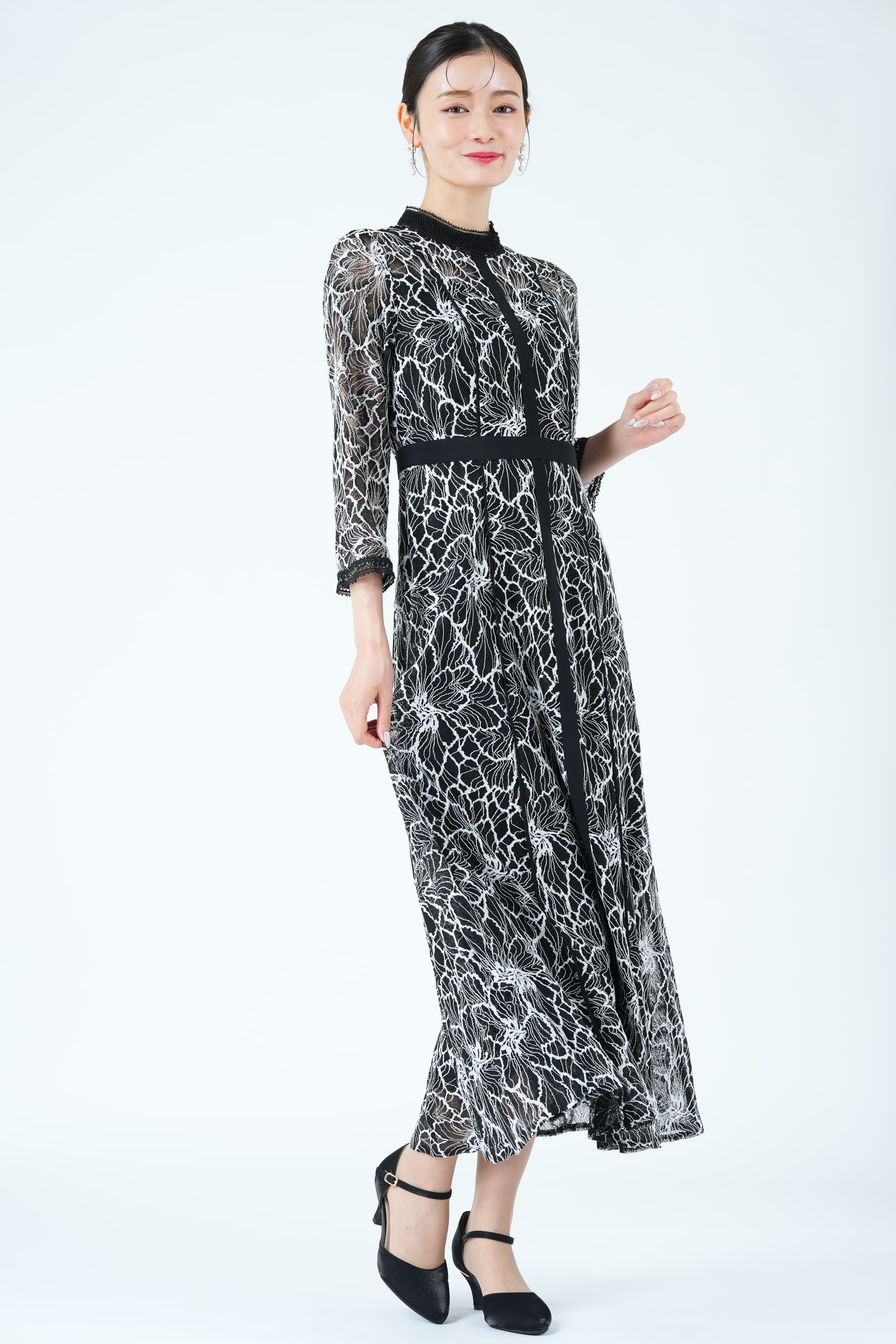 フラメンコドレス 黒と白の花柄 完売 フラメンコスカート 広がる フラメンコ衣装 スカート A