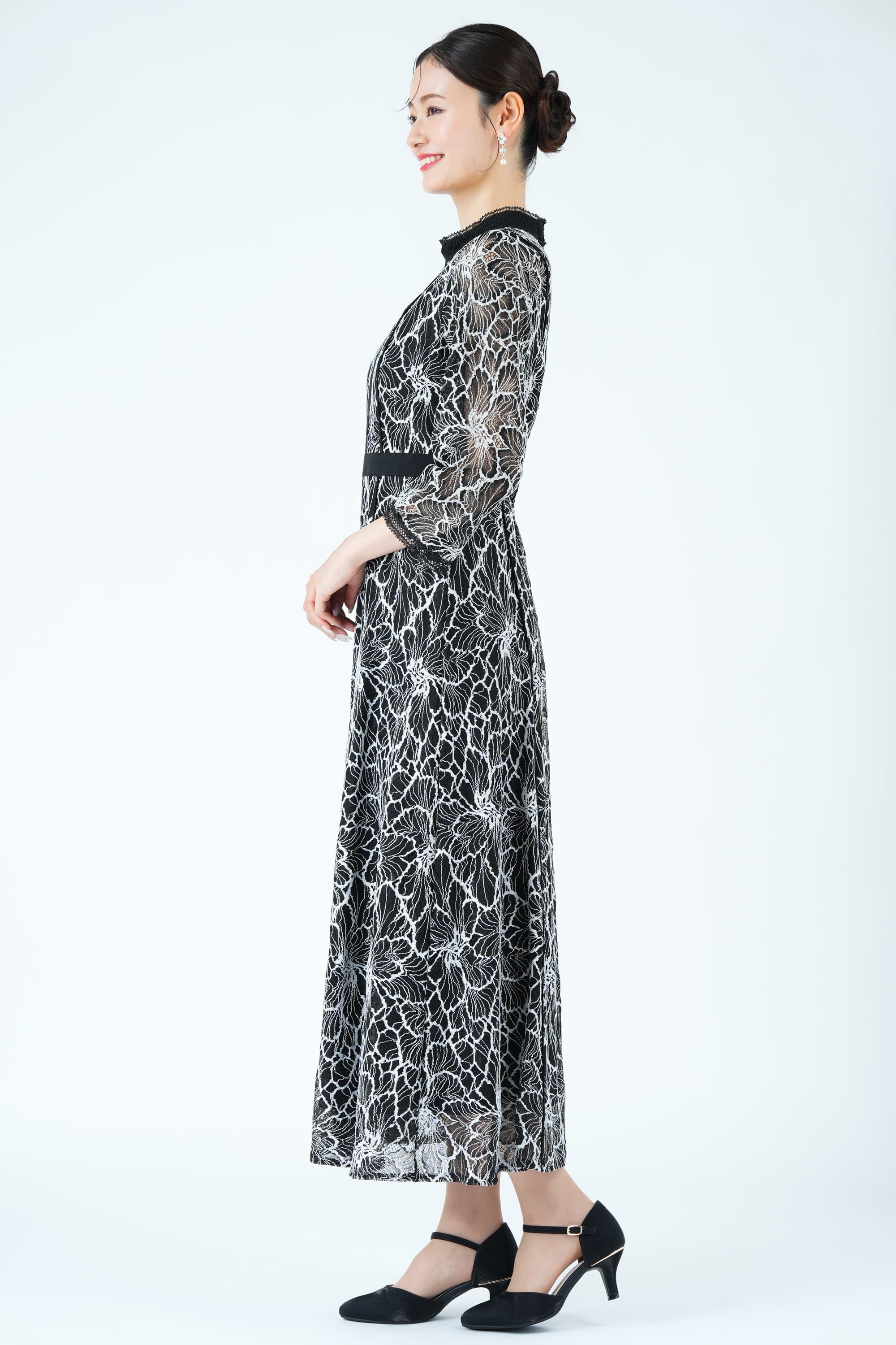 スタンドカラー花柄レースブラック×ホワイトドレス