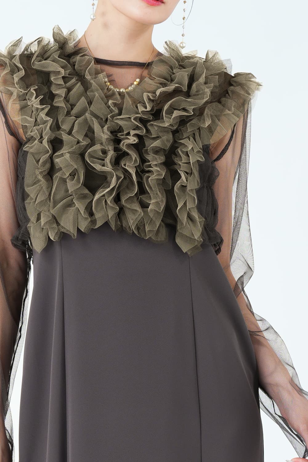 アーバンフリルベストニュアンスグレー×カーキドレス