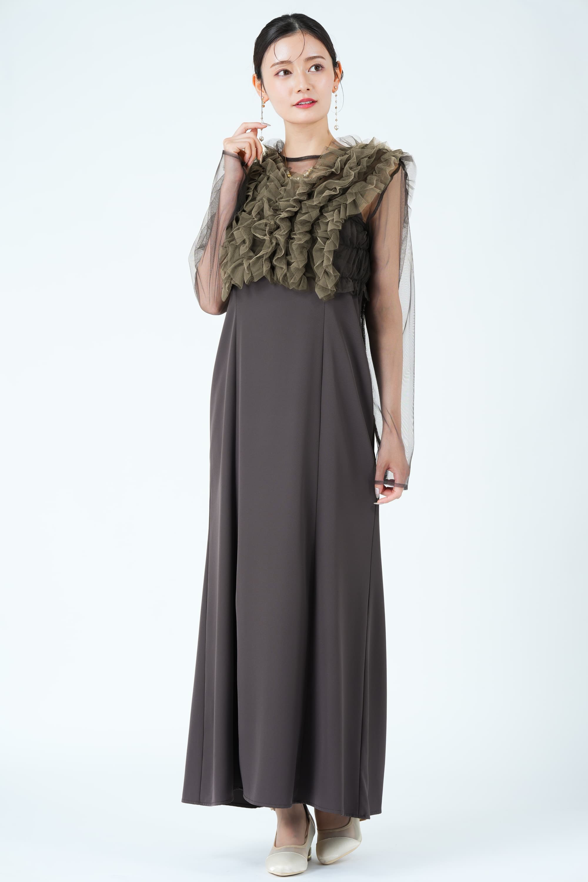 アーバンフリルベストニュアンスグレー×カーキドレス