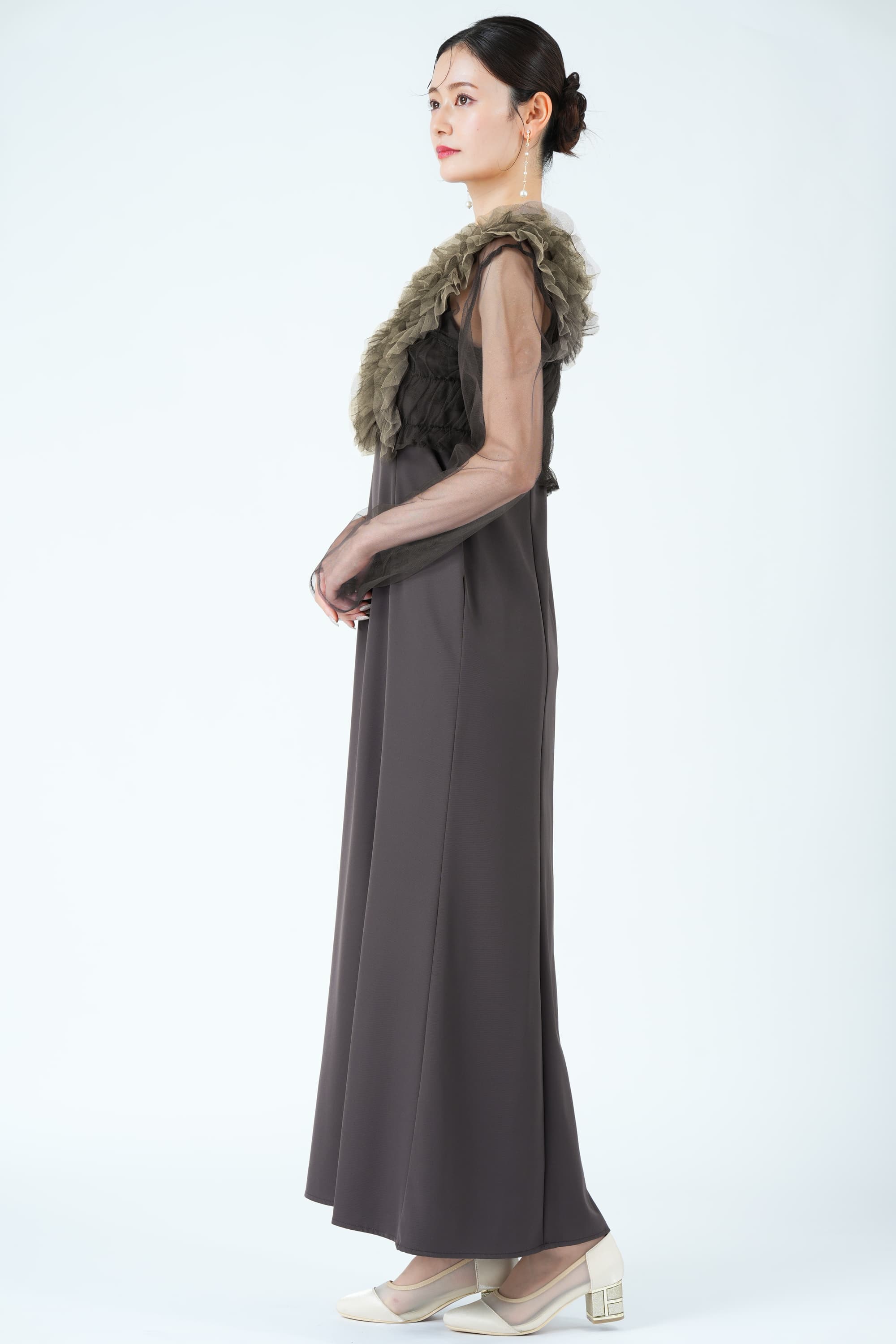 アーバンフリルベストニュアンスグレー×カーキドレス