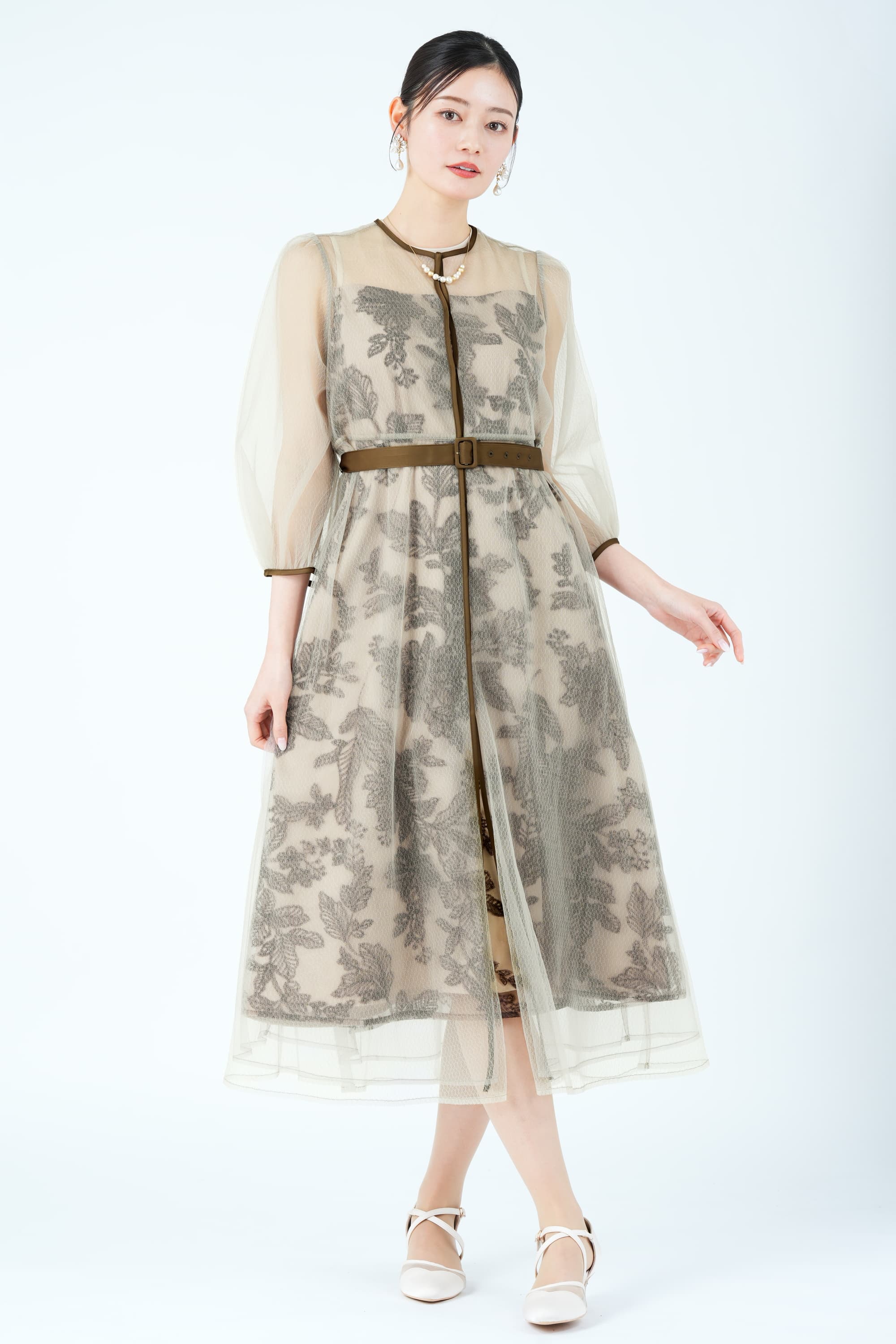 リーフ刺繍レイヤードベルトベージュドレス