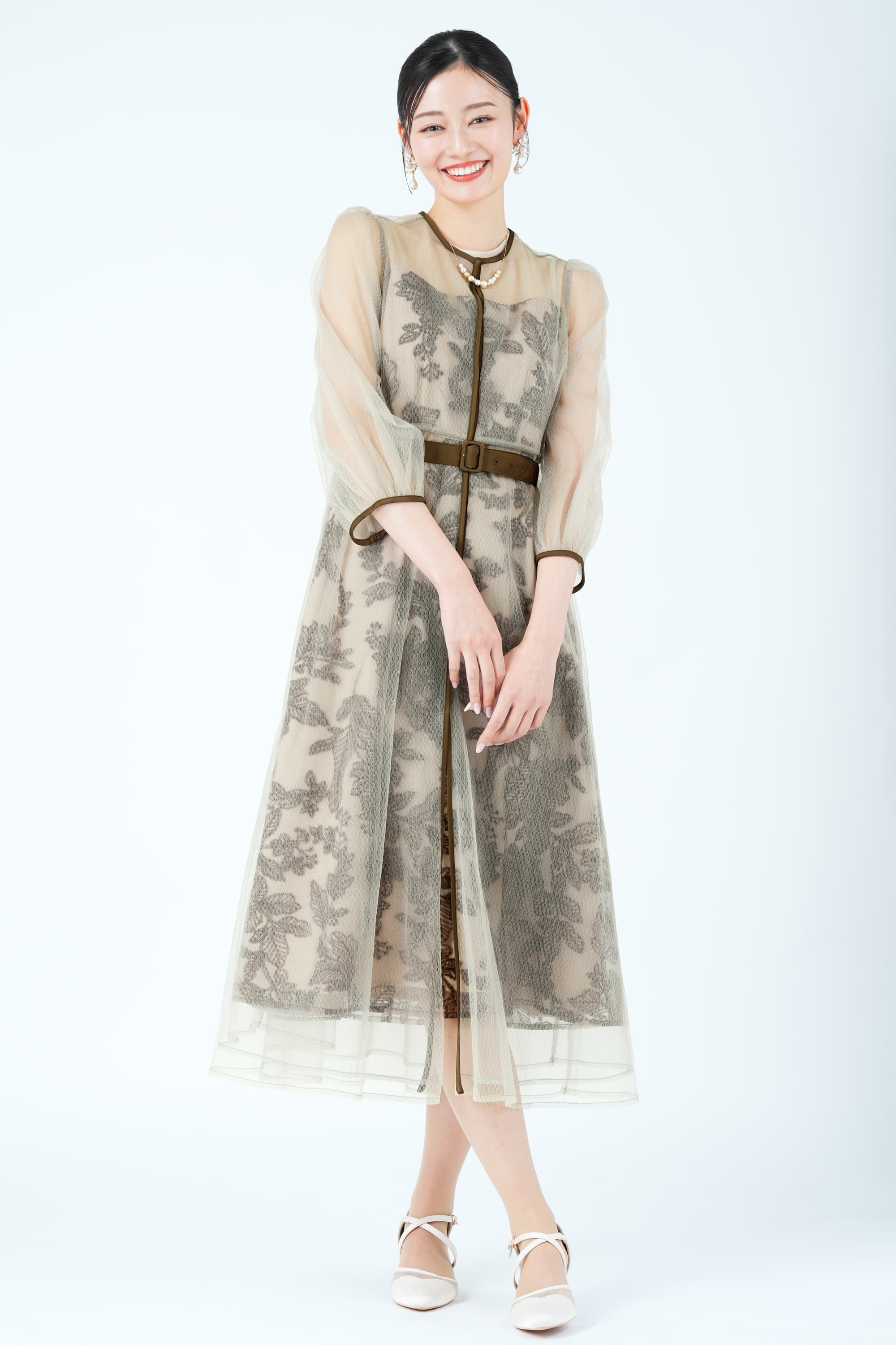 リーフ刺繍レイヤードベルトベージュドレス