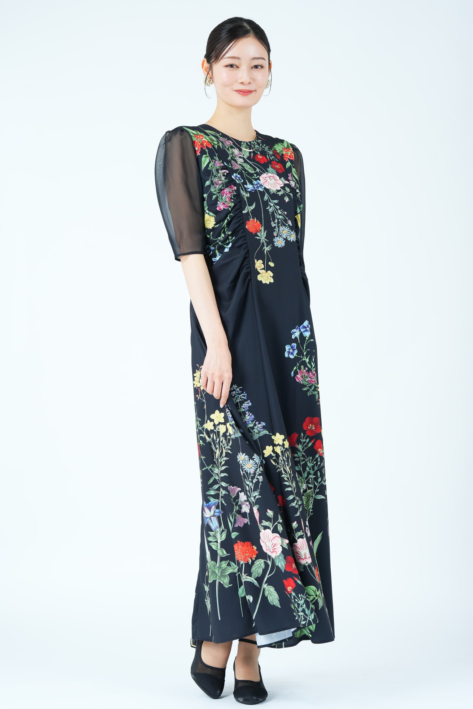 Ameri VINTAGE ボタニカルブルーム柄ブラックドレス (M) をレンタル