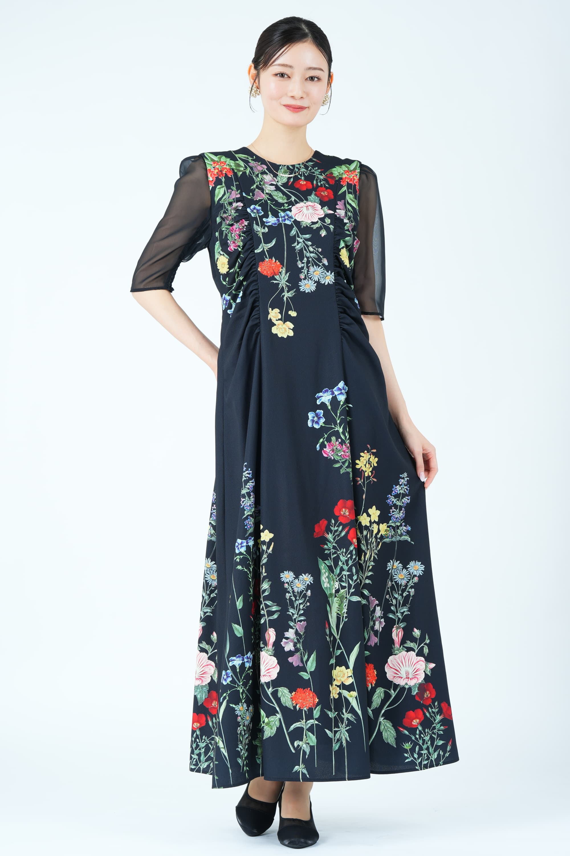 ボタニカルブルーム柄ブラックドレス