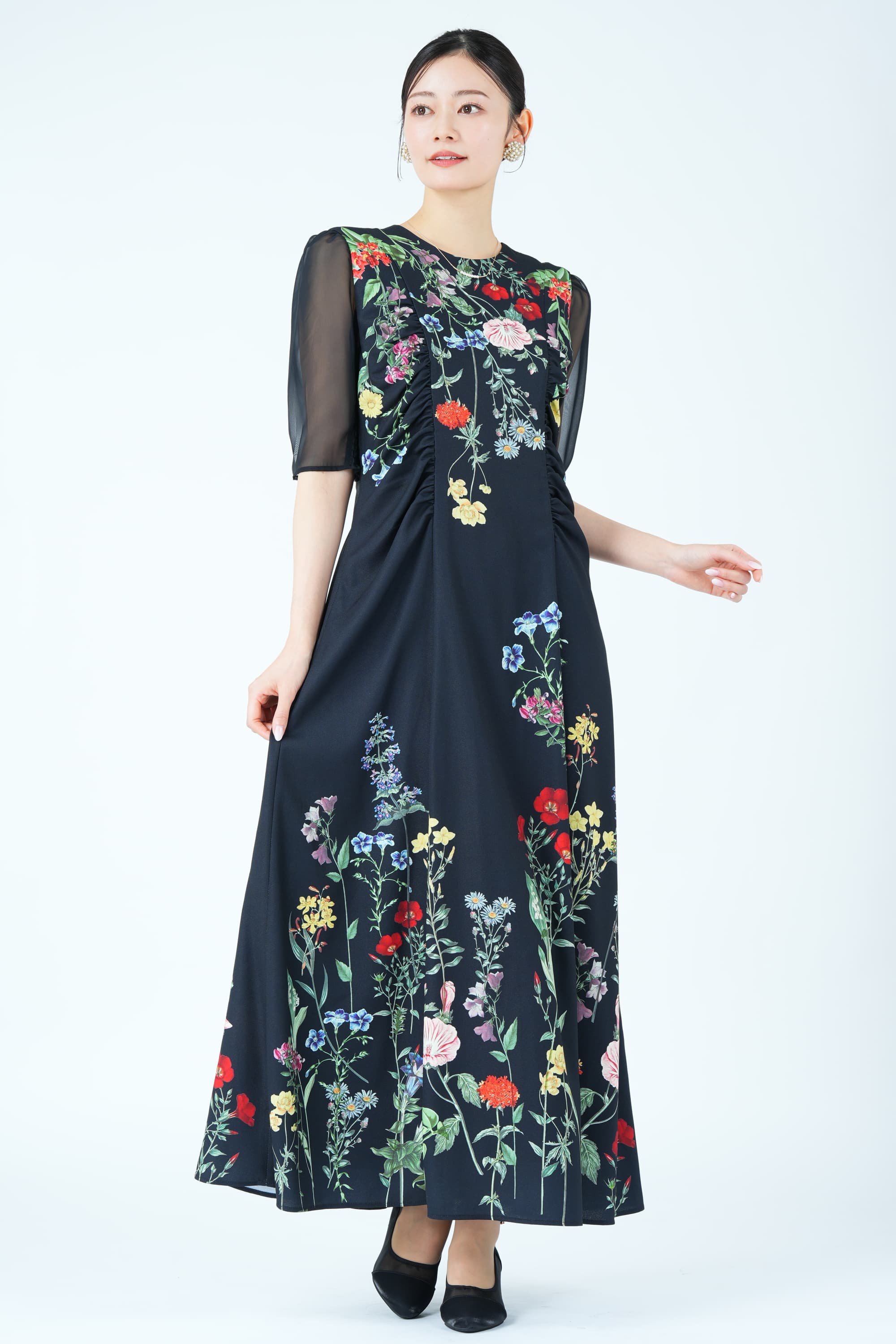 ボタニカルブルーム柄ブラックドレス