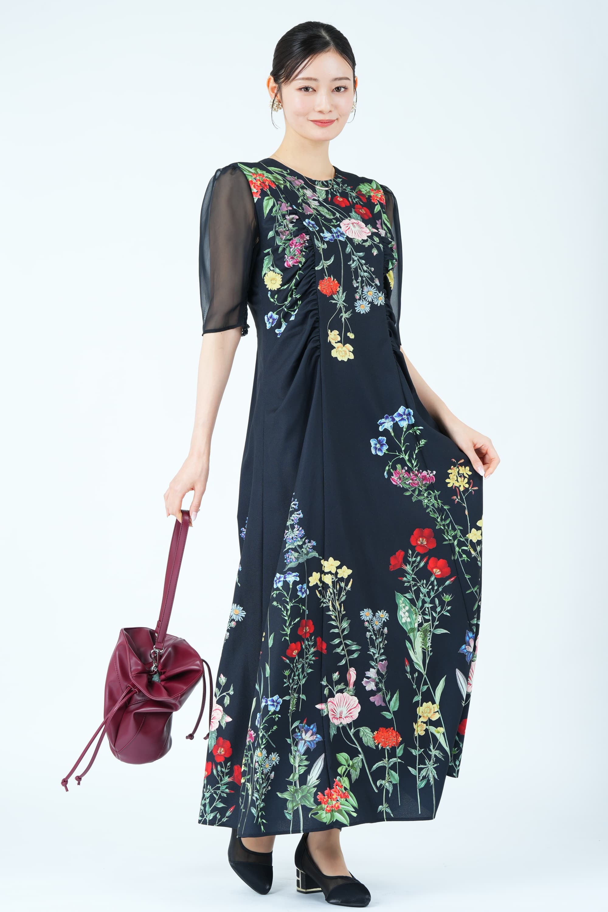 ボタニカルブルーム柄ブラックドレス